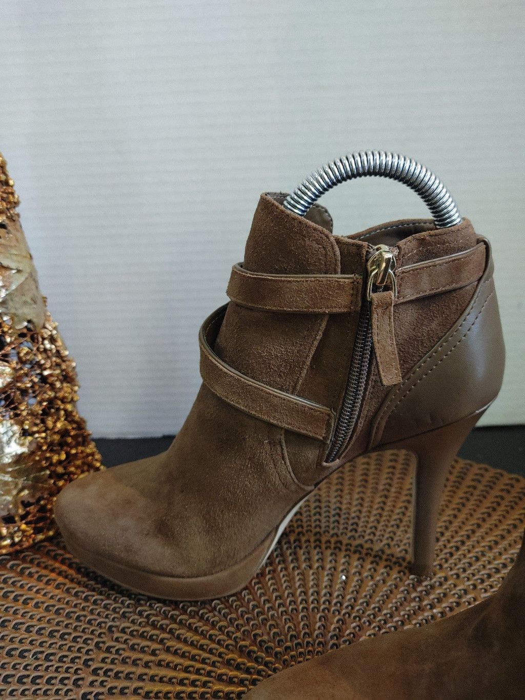 White House Black Market White House Black Market Suede Booties Size 6.5M Size US 6 / IT 36 - 3 Thumbnail