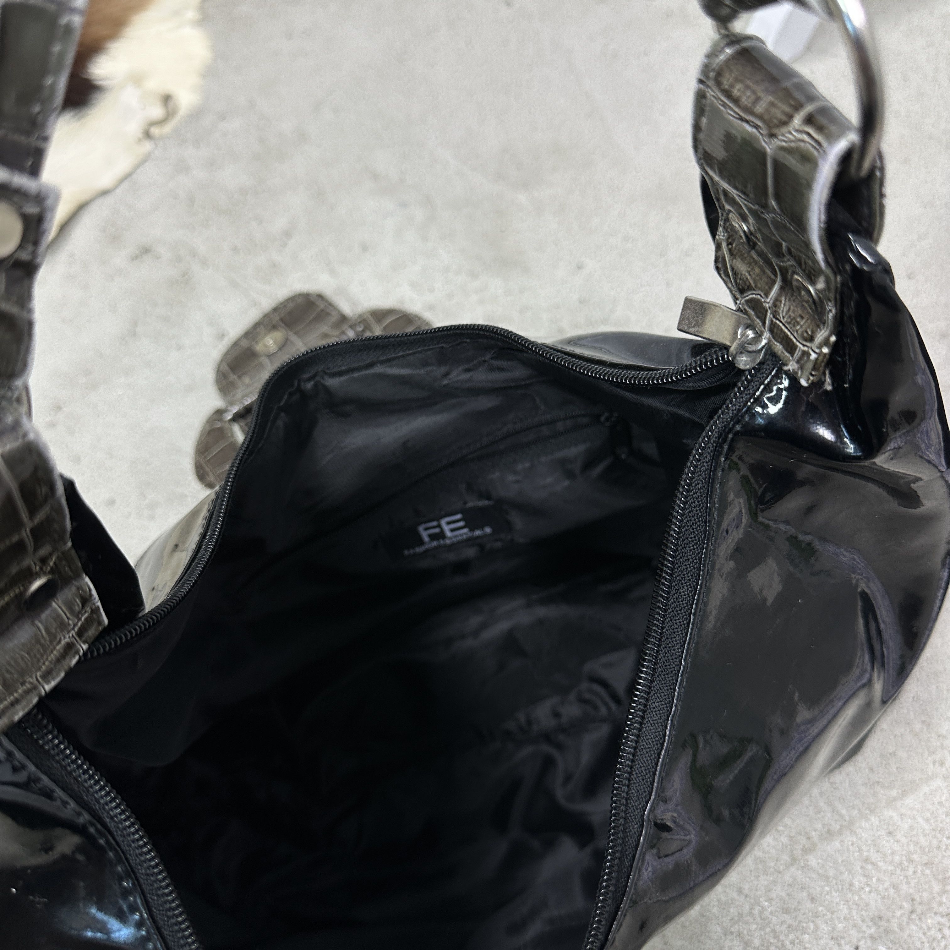 Vintage Vintage Patent Faux Leather Buckled Hobo Bag 00s Size ONE SIZE - 8 Thumbnail