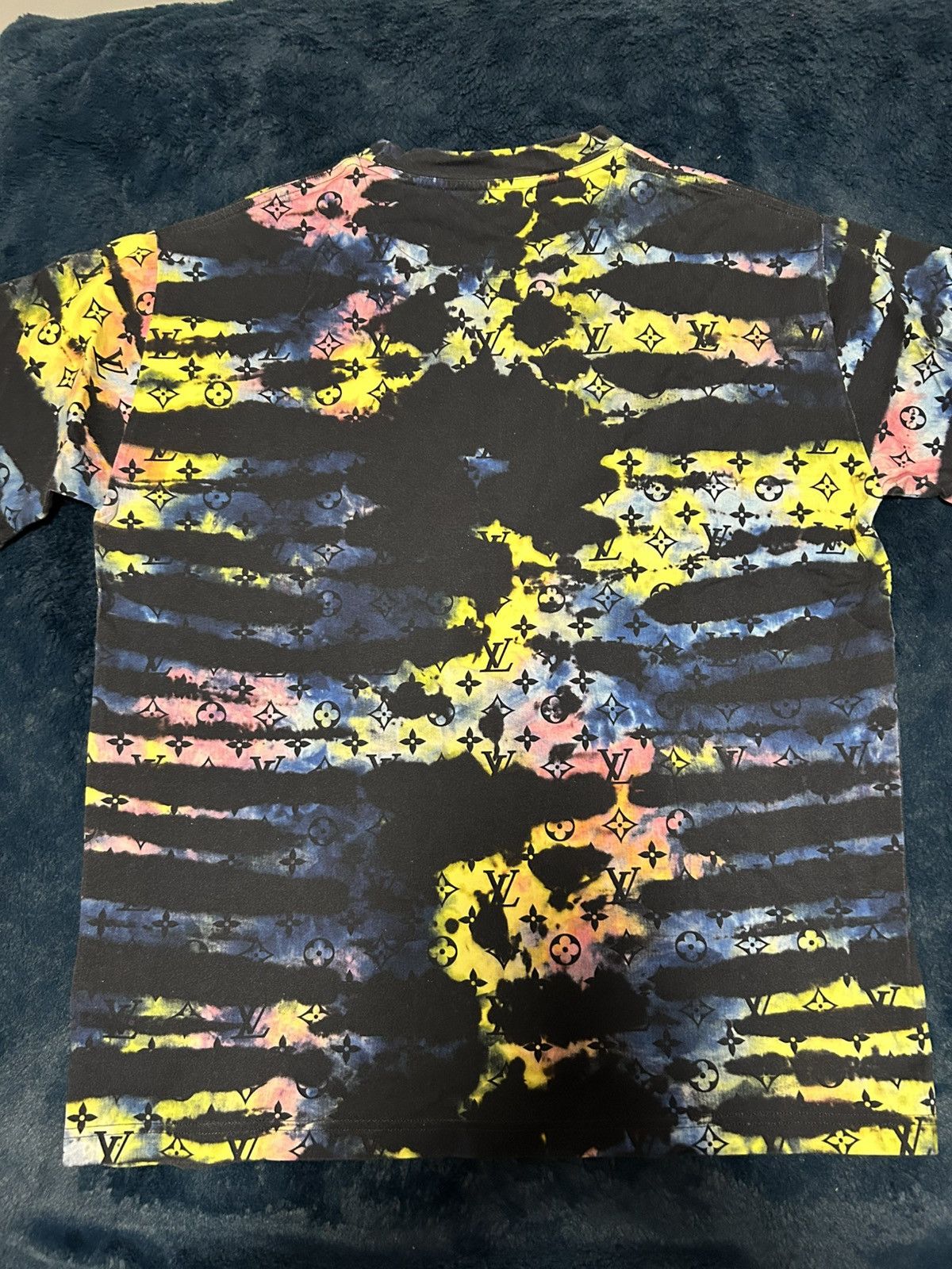 Louis Vuitton Louis Vuitton rainbow monogram tee Size US XL / EU 56 / 4 - 4 Thumbnail