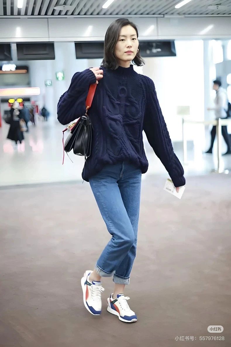 Chanel Chanel Cruise series dark blue medium and long knitted swe Size XS / US 0-2 / IT 36-38 - 8 Thumbnail