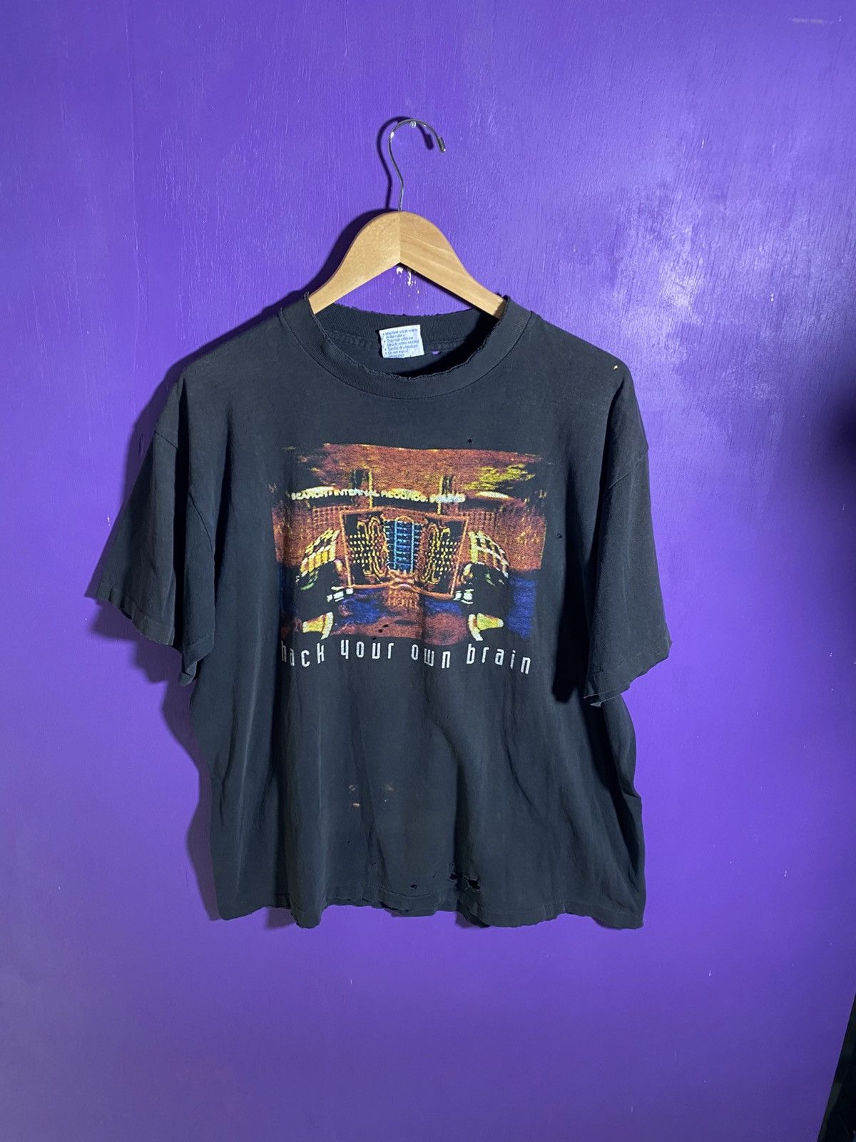 Vintage Vintage 1995 Johnny Mnemonic hack your own brain t-shirt Size US L / EU 52-54 / 3 - 1 Thumbnail