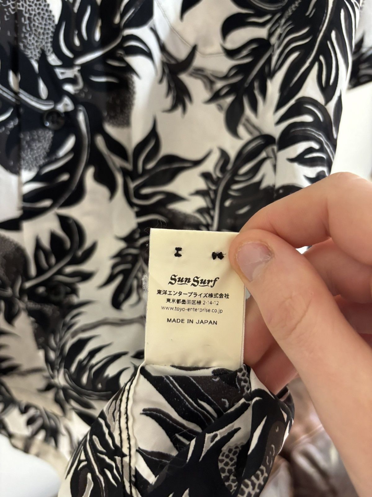 Sun Surf Vintage Hawaiian Shirt (Cream/Black) Size US M / EU 48-50 / 2 - 5 Thumbnail