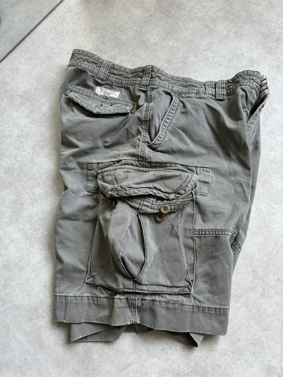 Polo Ralph Lauren Polo Ralph Lauren utility cargo chino shorts with worn look Size US 36 / EU 52 - 5 Thumbnail