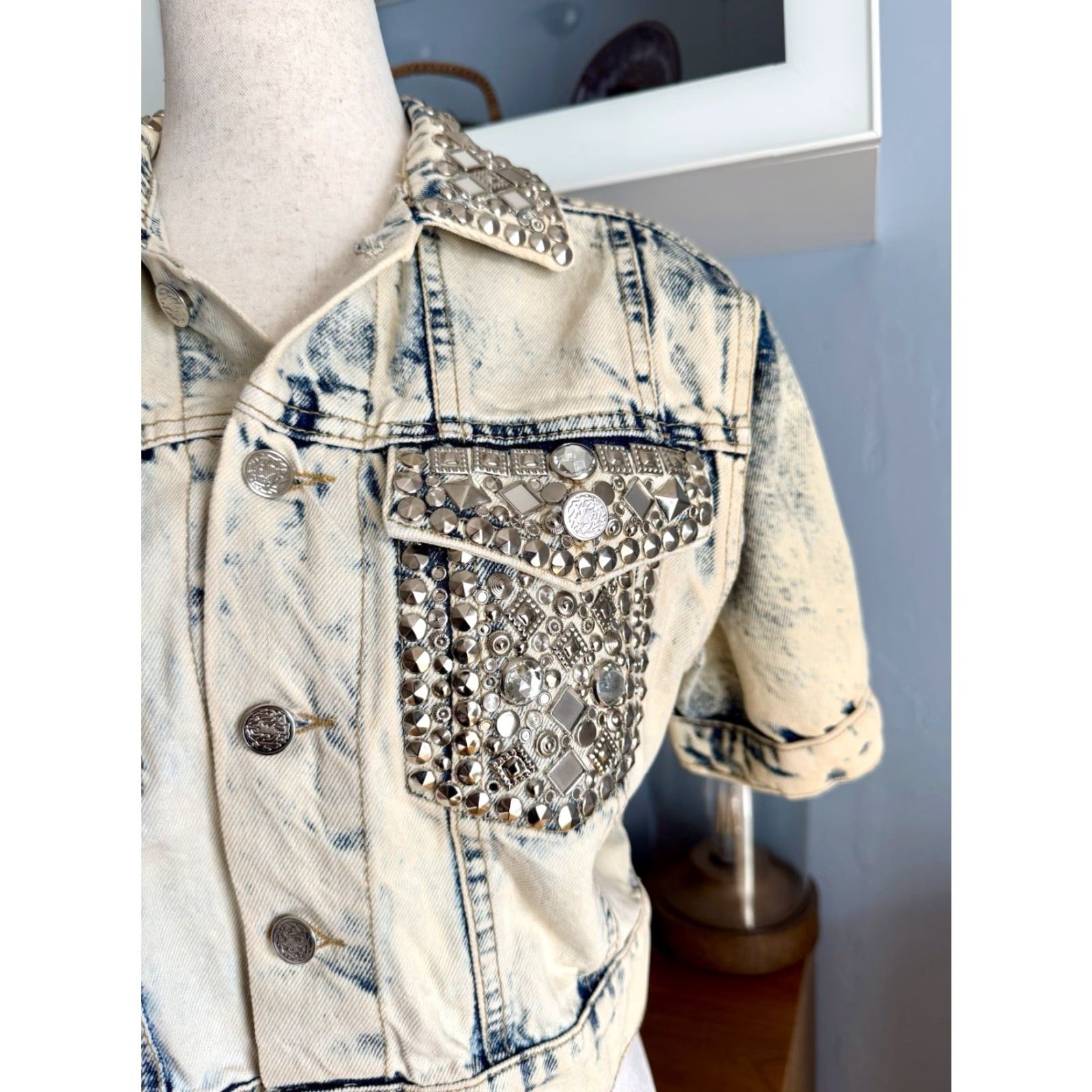 Denime VINTAGE ITZIK Denim Jacket Cropped Studded Rhinestone Button Front Cotton 80s 90s Women's Size S Cream/Blue - Basic Jacket Size 28" / US 6 / IT 42 - 4 Thumbnail