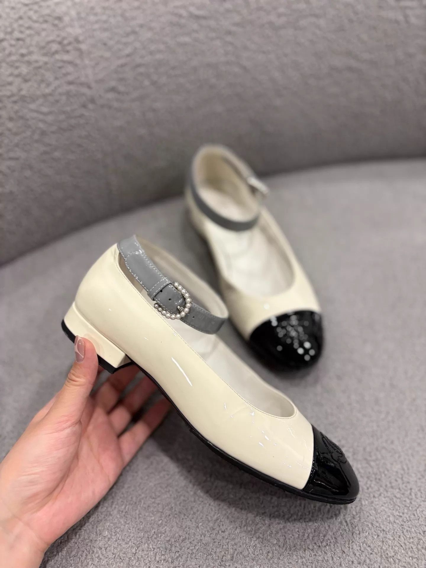 Chanel CHANEL panda colorblock patent ballet flats 98new 35.5 Size US 5 / IT 35 - 2 Thumbnail