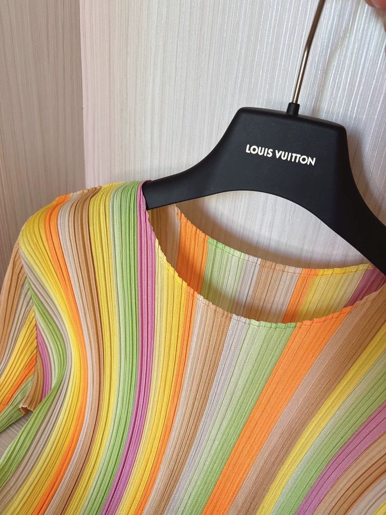 Issey Miyake Issey Miyake size:3 Yellow rainbow top with long sleeves Size S / US 4 / IT 40 - 2 Thumbnail