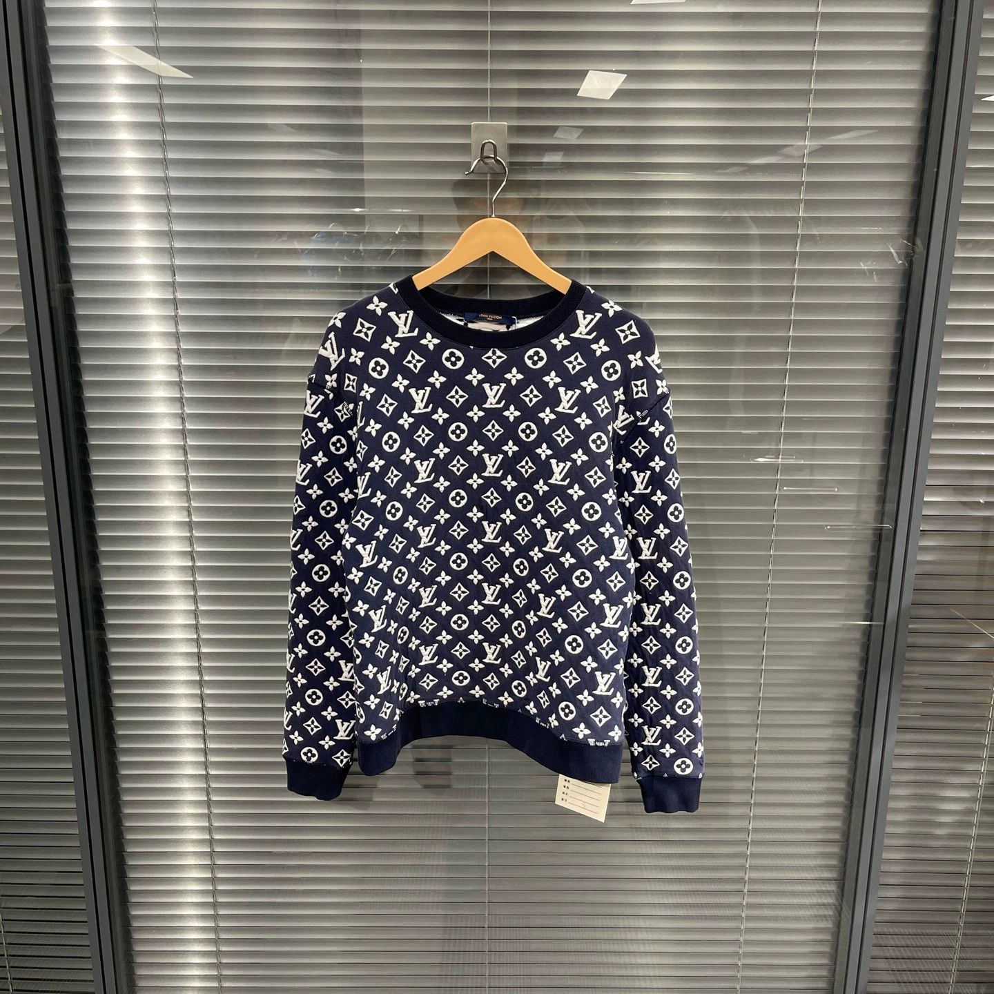 Louis Vuitton Louis Vuitton Jacquard Embossed All-Over Print Sweatshirt S Size US S / EU 44-46 / 1 - 1 Thumbnail