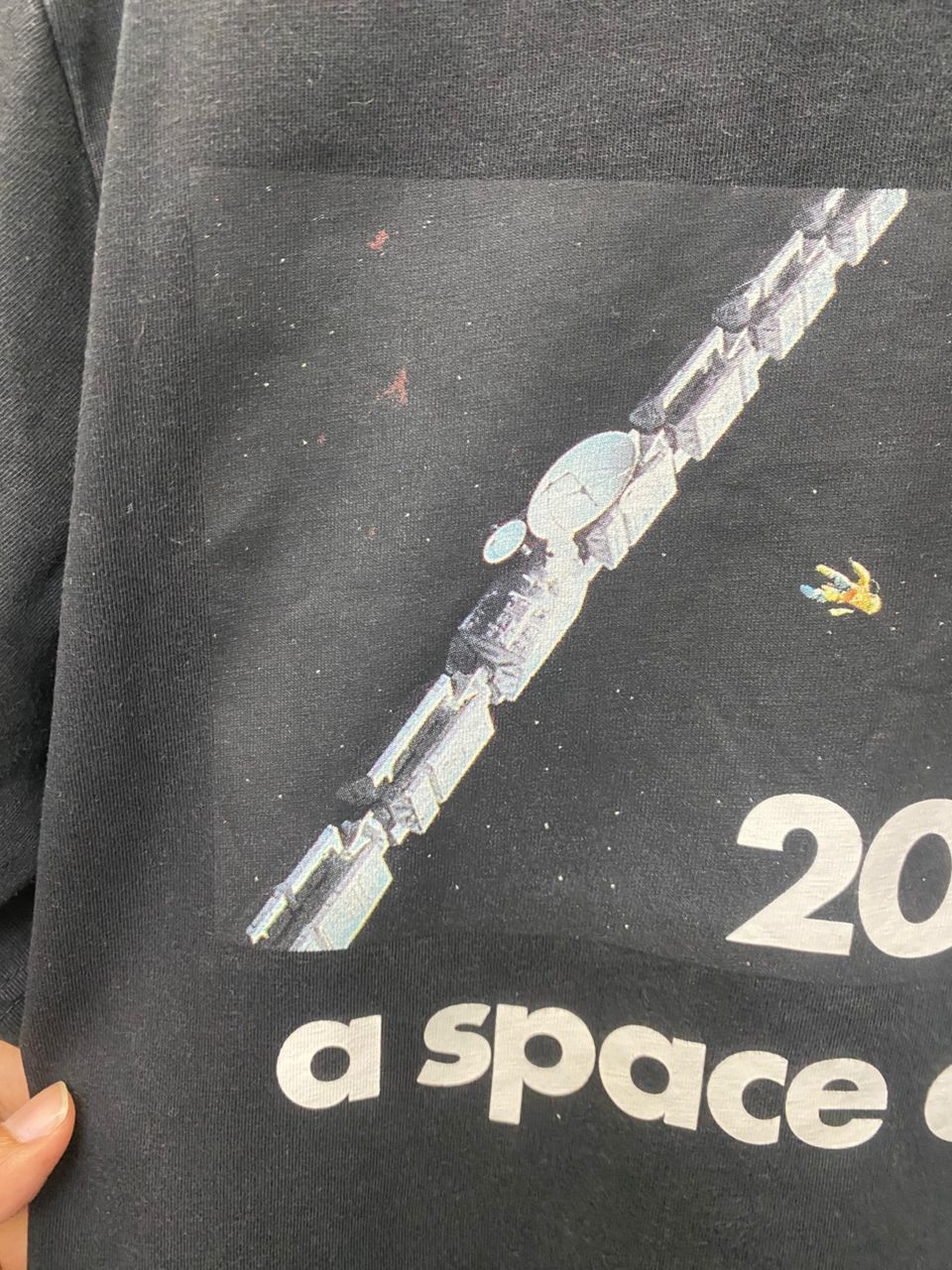 Uniqlo Vintage Uniqlo 2001 A Space Odyssey Tshirt Size US L / EU 52-54 / 3 - 4 Thumbnail