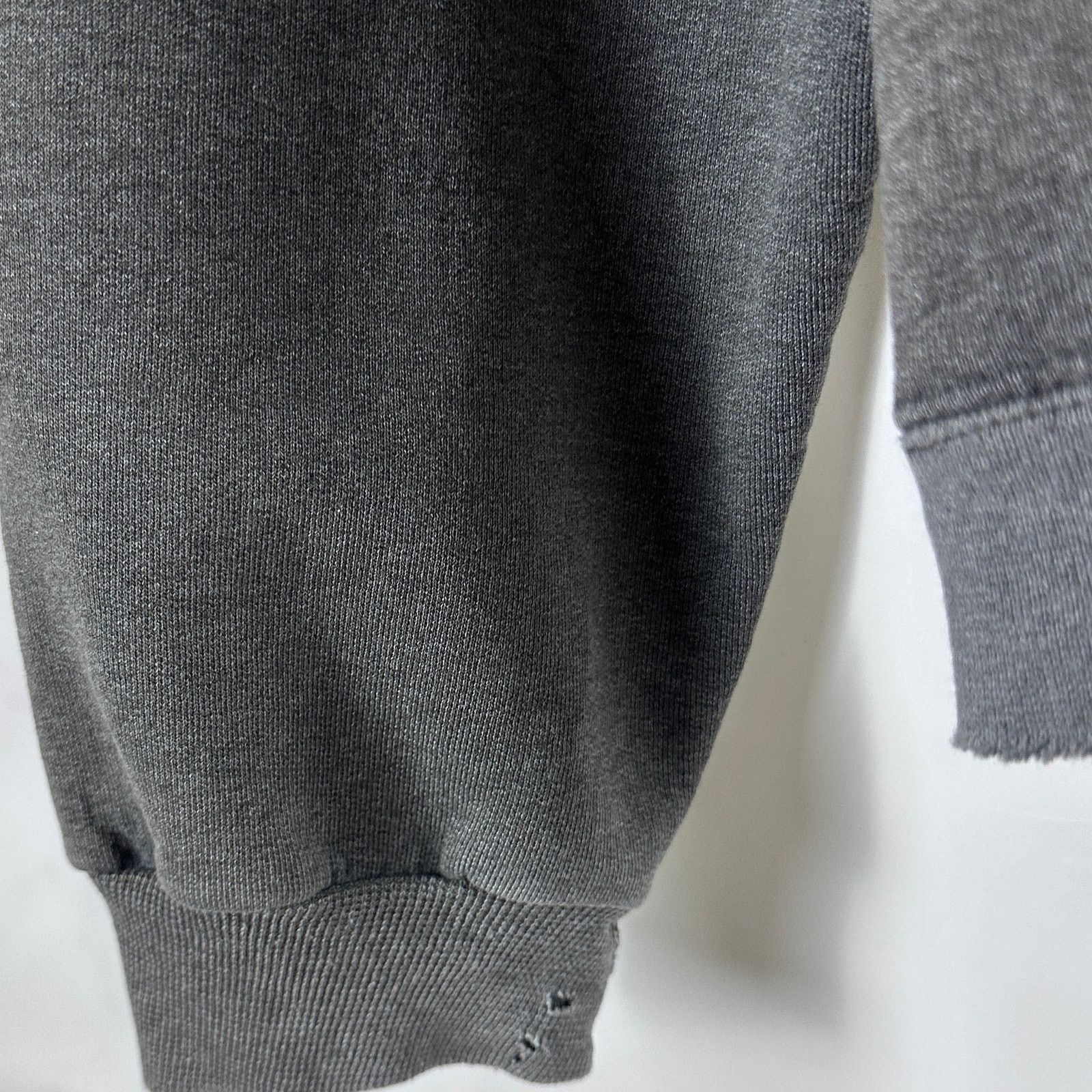 Champion Vintage Distressed Grey Crewneck Size US L / EU 52-54 / 3 - 7 Thumbnail
