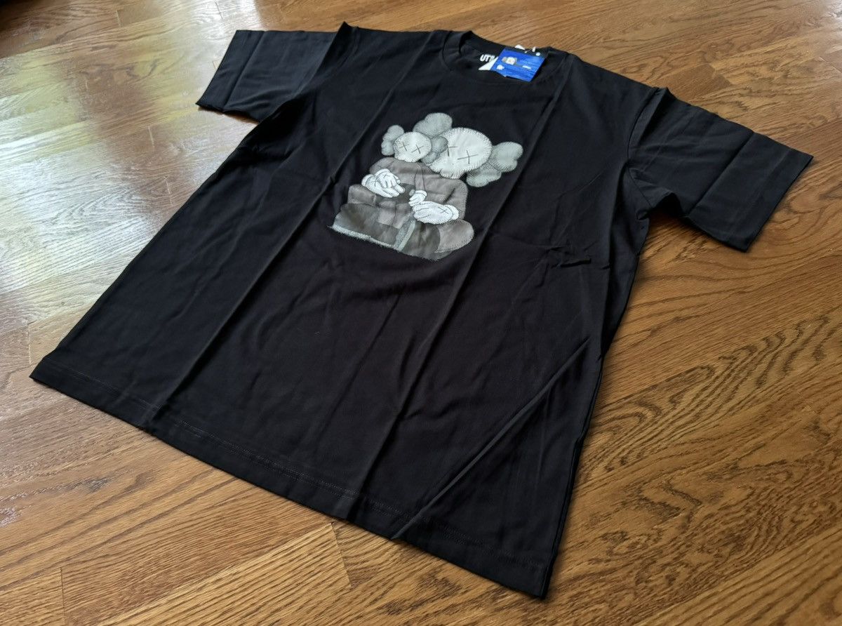 Kaws × Uniqlo Medium Kaws Changbai Mountain Tee Black Uniqlo UT T-Shirt Size US M / EU 48-50 / 2 - 3 Thumbnail