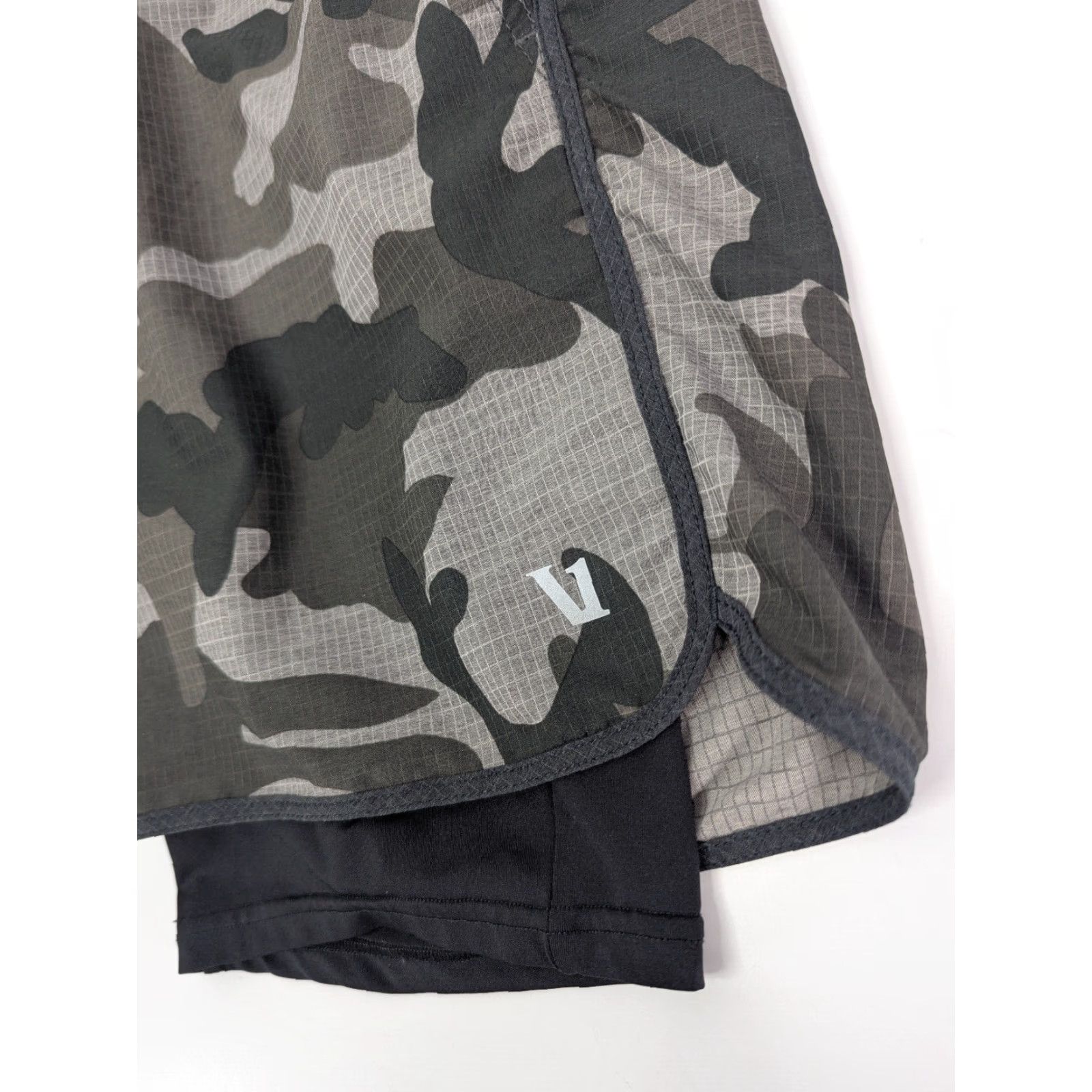Vuori Vuori Stockton Shorts Mens Medium Black Camo Running Compression Lined Pockets Athletic Sports Beach Casual Size US 31 - 2 Thumbnail