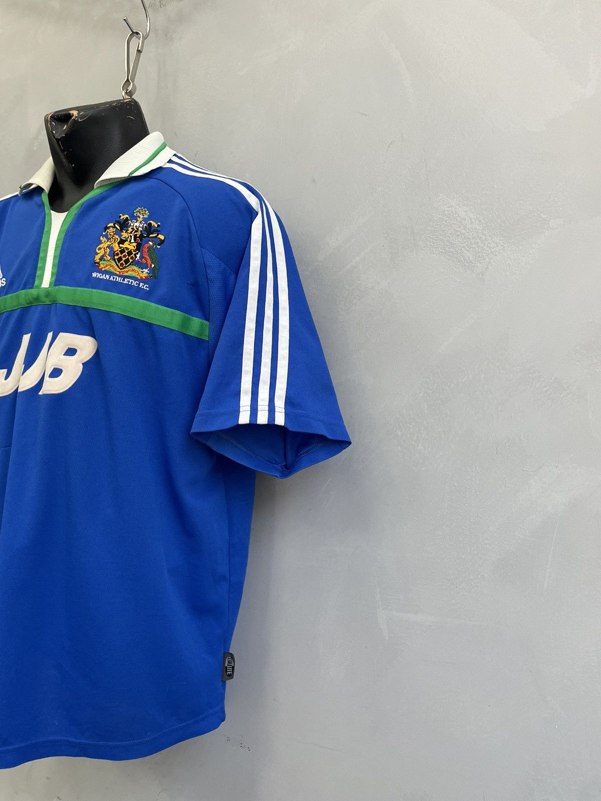 Adidas Vintage retro wigan athletic 2000s jersey t shirt Size US L / EU 52-54 / 3 - 5 Thumbnail