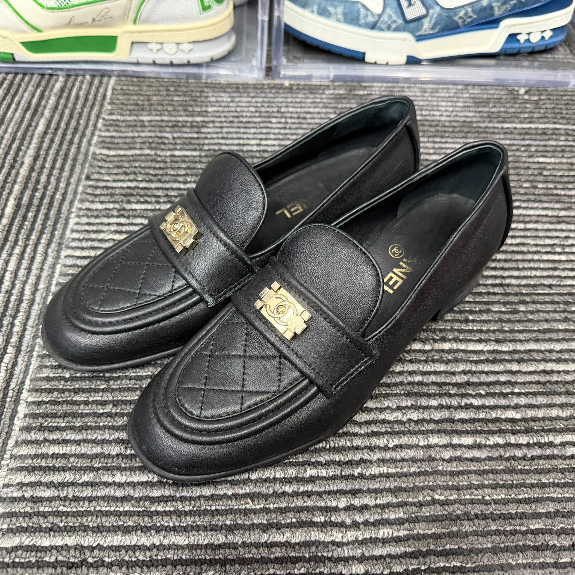 Chanel Chanel Lowtop Sneakers us_7 Women Size US 7 / IT 37 - 1 Thumbnail