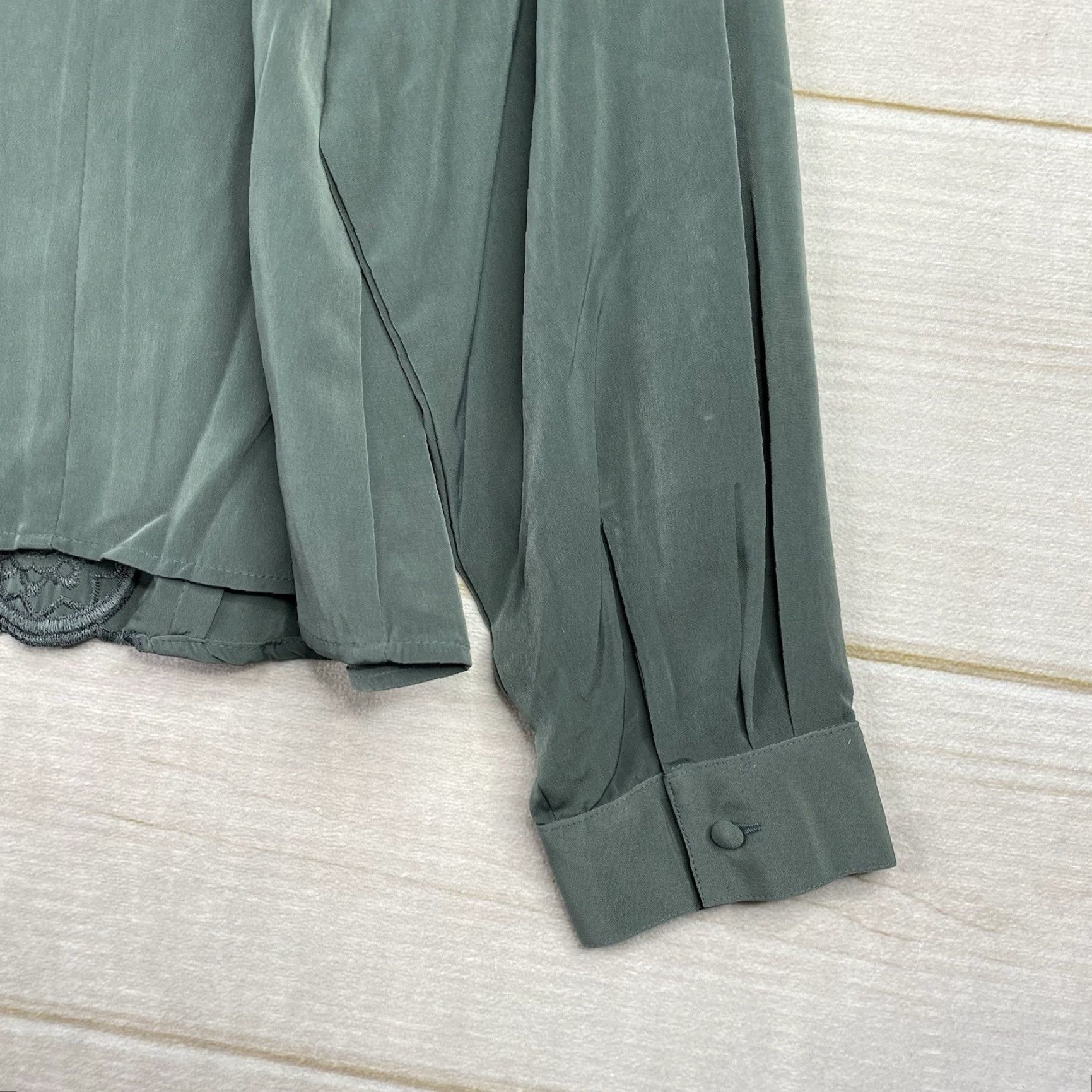 Vintage VOIR VTG Green Embroidered Button Up Blouse Womens 18W Satin Floral Lace 90s Vintage NWT Size XXL / US 16-18 / IT 52-54 - 8 Thumbnail