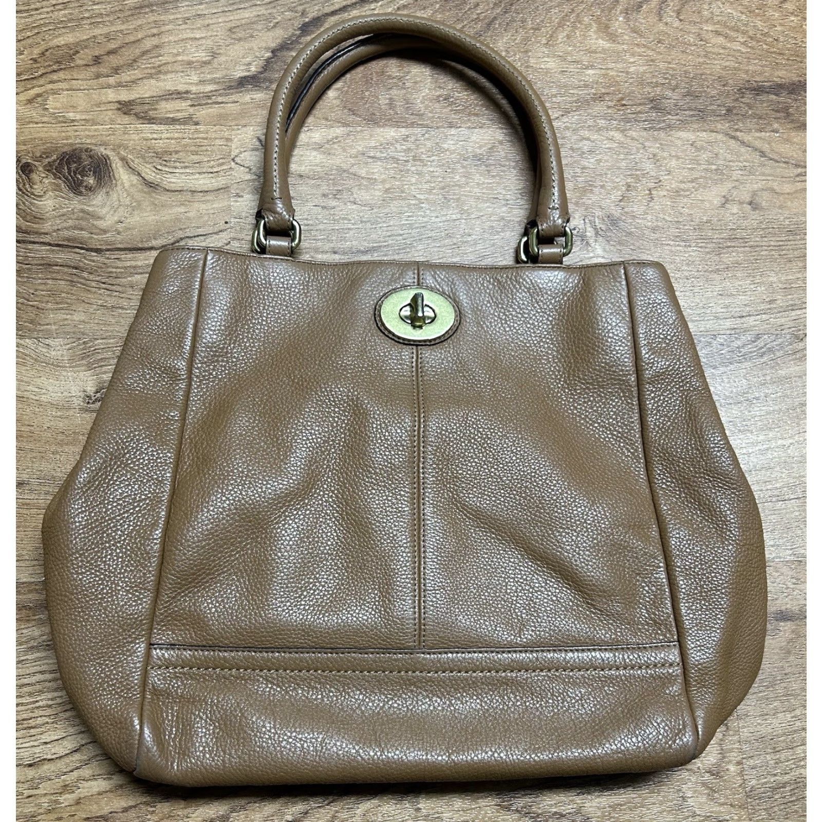 Coach VINTAGE Coach Park Large Camel Brown Leather Turn Lock Shoulder Handbag Satchel Purse Size L / US 10 / IT 46 - 2 Thumbnail