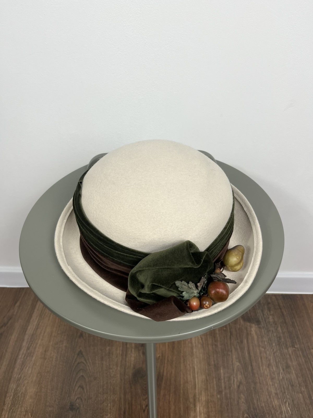 Kangol Vintage Kangol Beige Wool Felt Hat Velvet Bow Fruit Trim Size ONE SIZE - 2 Thumbnail