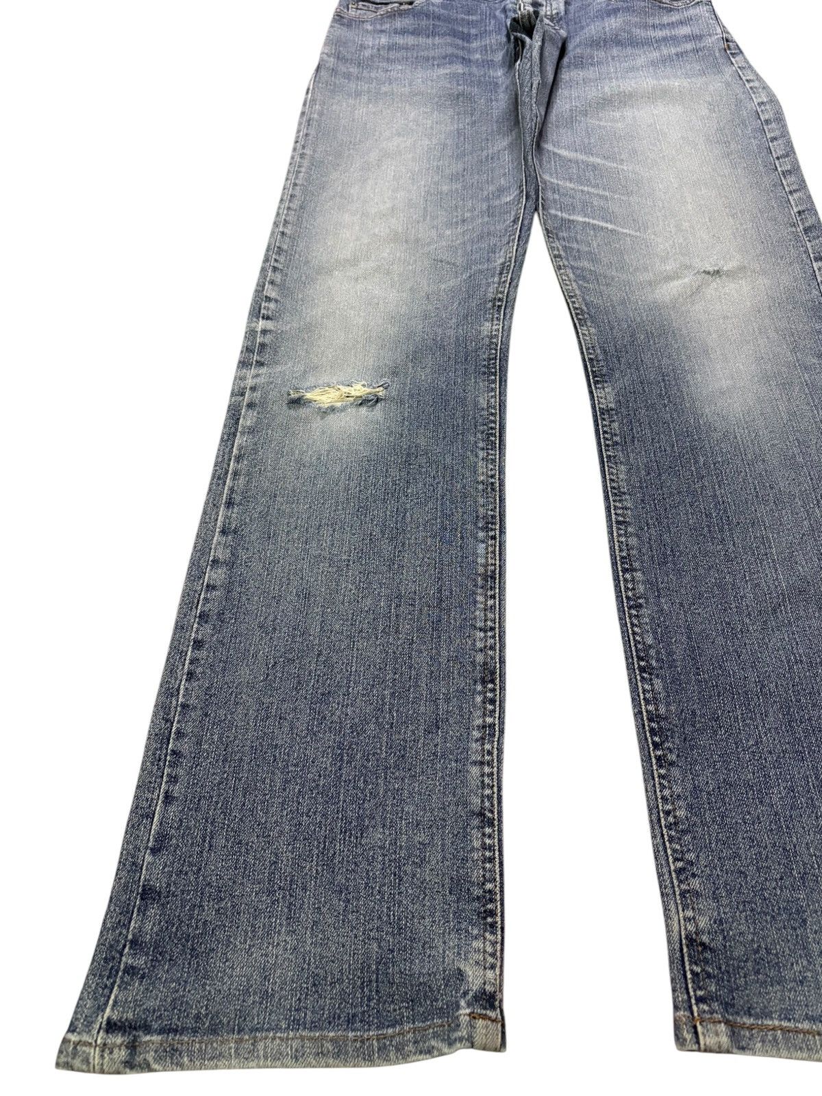 Burberry Vintage Burberry Button Fly Faded Wash Distressed Jeans Size US 30 / EU 46 - 6 Thumbnail