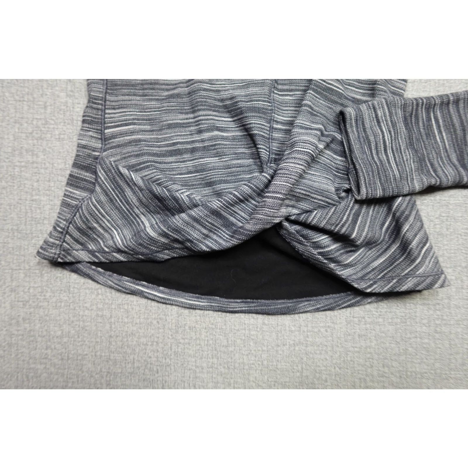 Lululemon Lululemon Womens 4 Gray Space Dye Funnel Neck Twist Hem Yoga Sweatshirt Pullover Dolman Sleeve Lightweight Slim Regular Knit Size S / US 4 / IT 40 - 2 Thumbnail