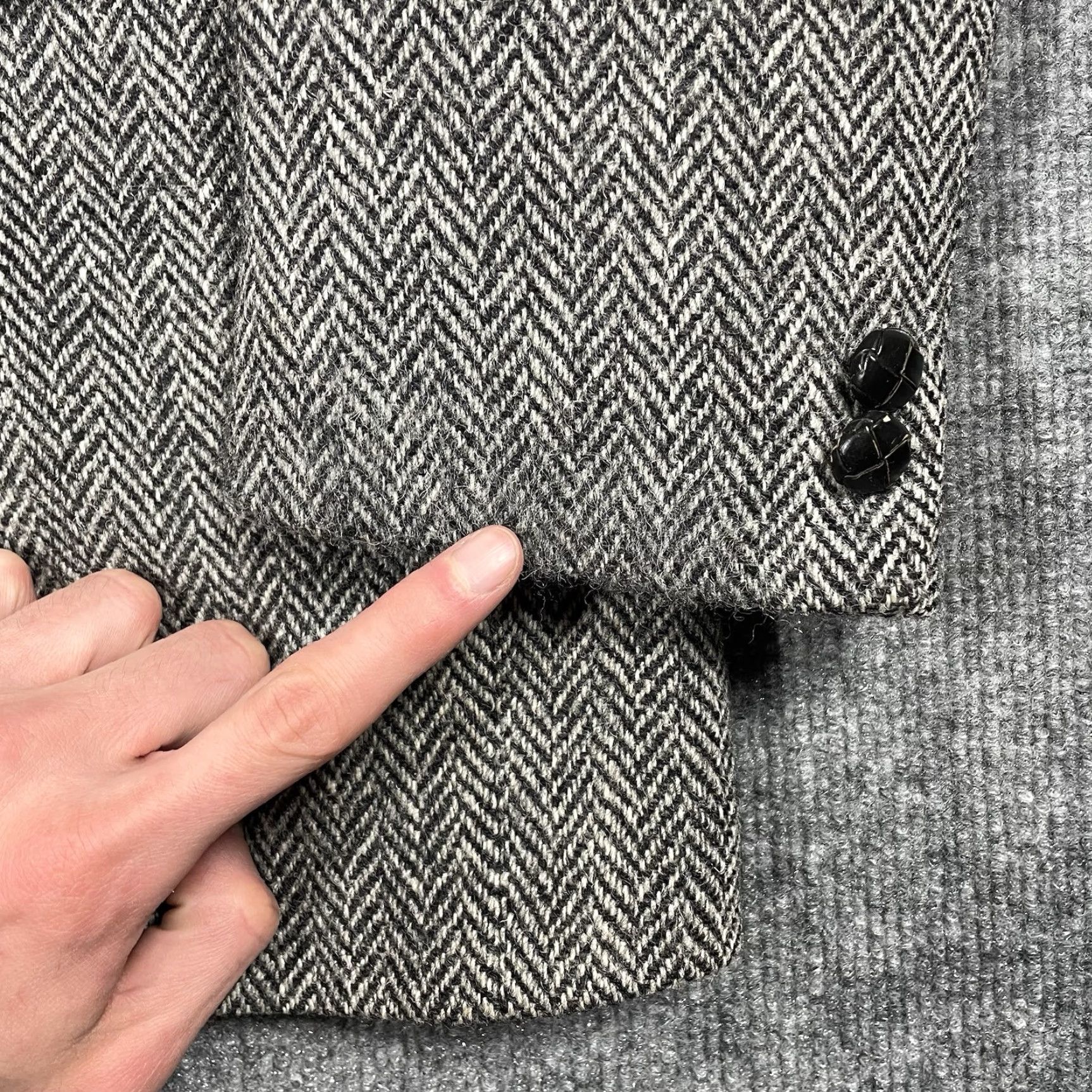 Harris Tweed VINTAGE Harris Tweed Blazer Jacket 42 R Wool Tweed Herringbone Gray Two-Button Single-Breasted Men Size 42R - 4 Thumbnail