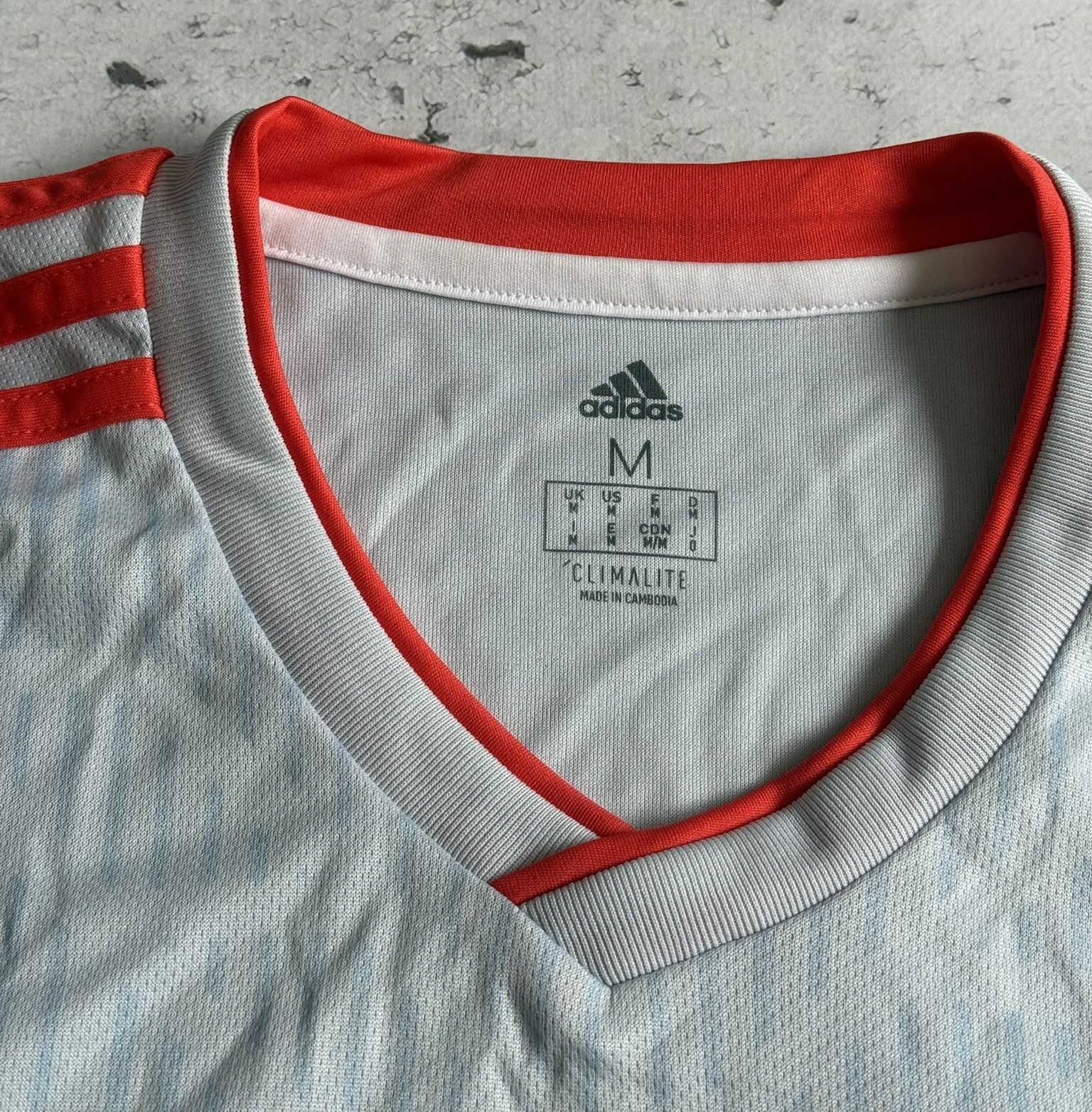 Adidas SPAIN 2018 2019 AWAY SHIRT FOOTBALL SOCCER JERSEY ADIDAS M Size US M / EU 48-50 / 2 - 3 Thumbnail