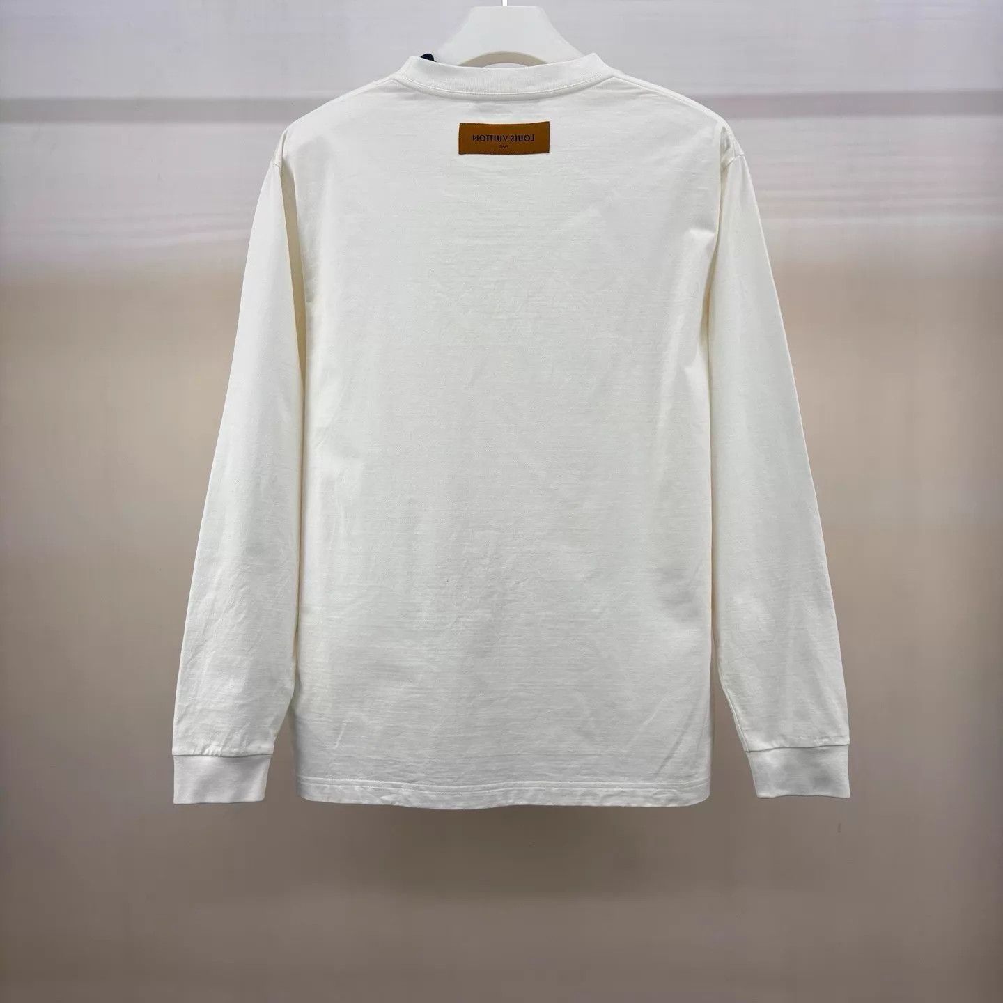 Louis Vuitton Louis Vuitton White Embossed Logo Long Sleeve Tee M Size US M / EU 48-50 / 2 - 2 Thumbnail