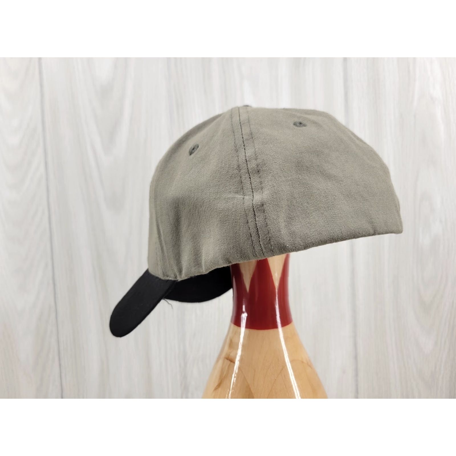 Brandblack Brasfield & Gorrie Gray and Black Adjustable Baseball Cap L/XL Men Logo Canvas Hat Size ONE SIZE - 5 Thumbnail