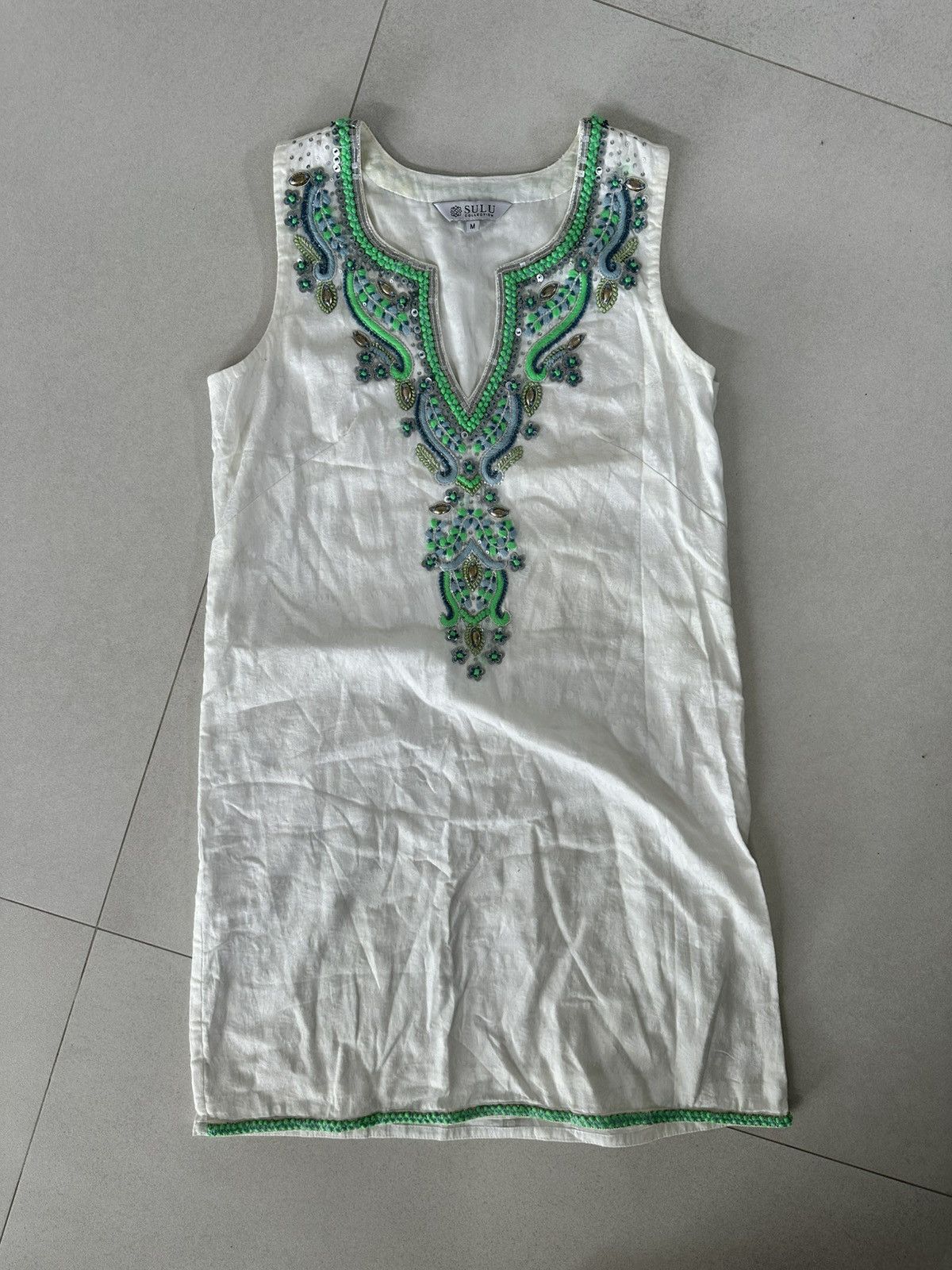 SULU COLLECTION SHEATH DRESS WITH BEADING DETAIL SIZE MEDIUM