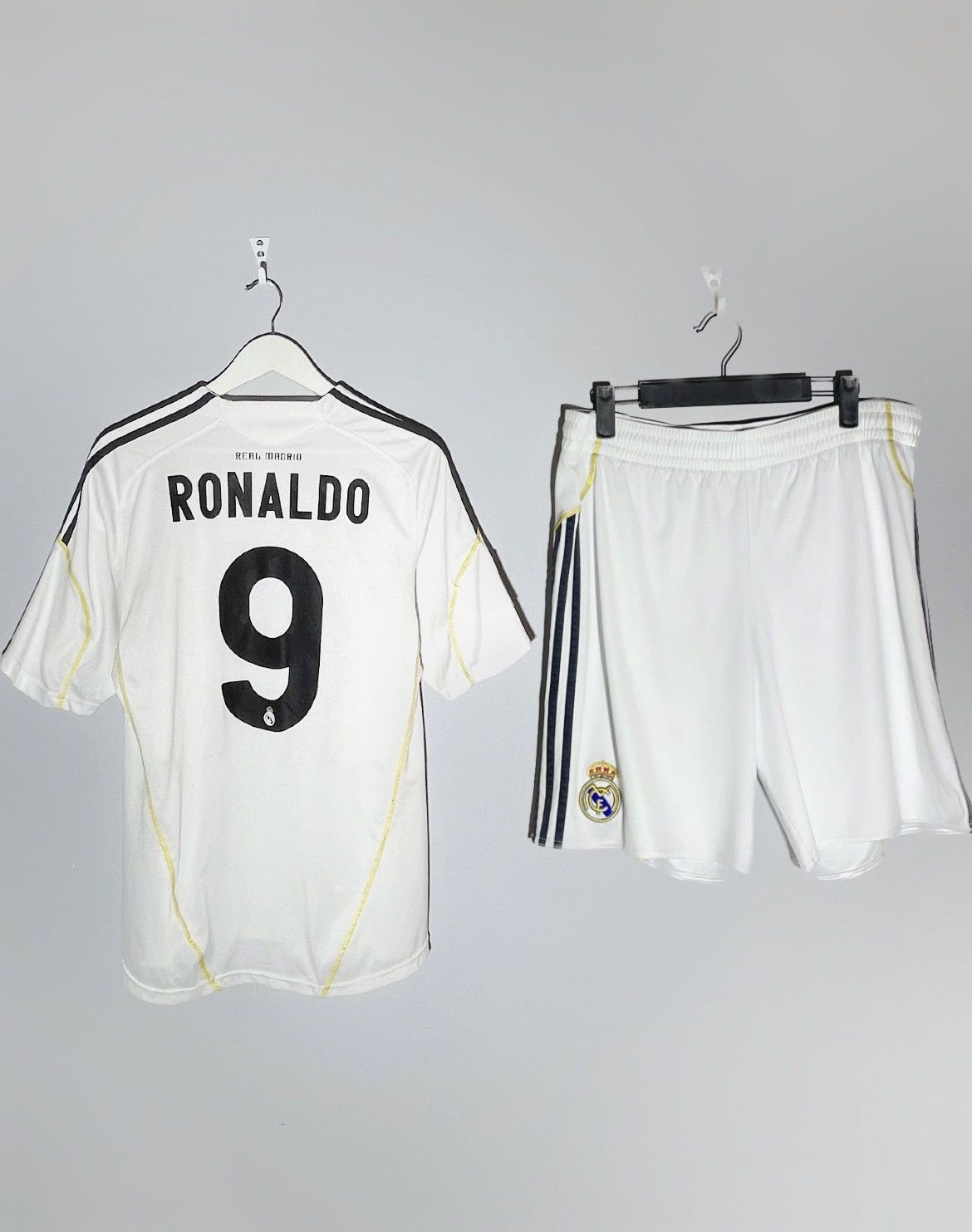 Adidas × Vintage #9 Ronaldo Real Madrid Adidas 2009/10 Home Football Kit Size US M / EU 48-50 / 2 - 1 Thumbnail