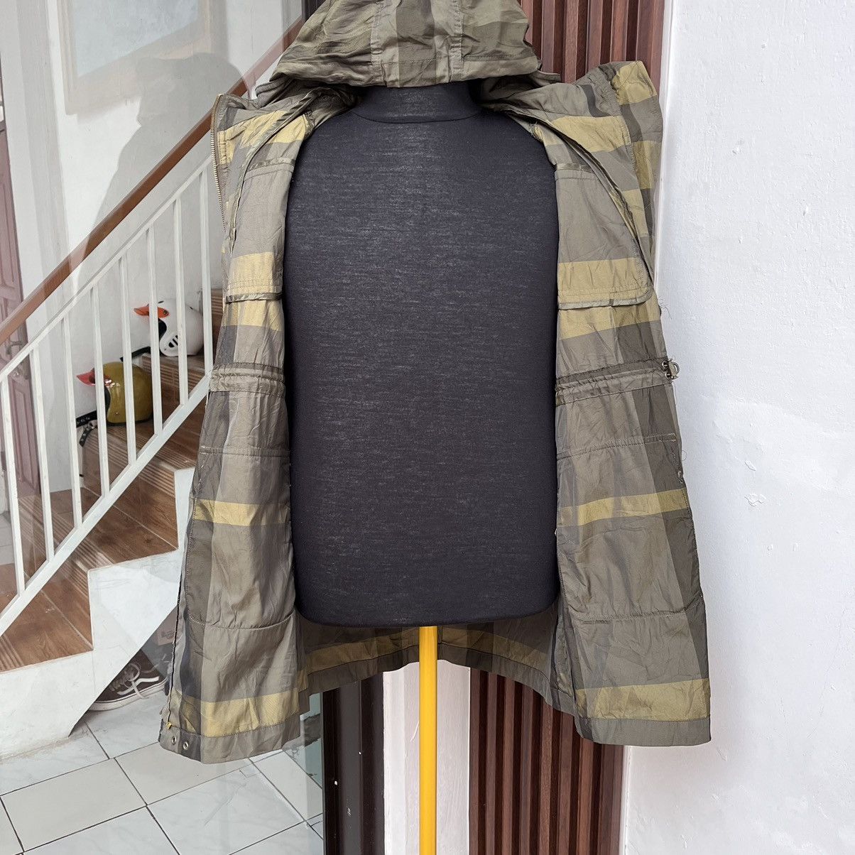 Burberry Authentics Burberry Britt Coat Jacket Tartan Patern Size M / US 6-8 / IT 42-44 - 9 Thumbnail