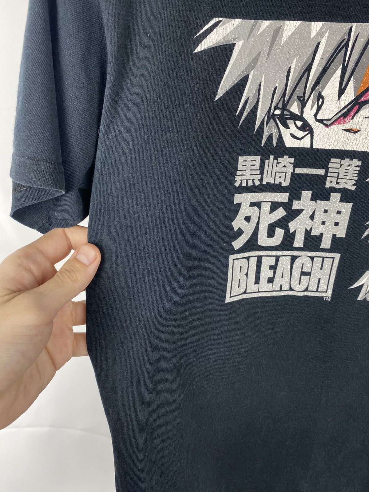 Bleach × Japanese Brand × Vintage Vintage Tee Bleach Inchigo Kurosaki Eyes size S Size US S / EU 44-46 / 1 - 5 Thumbnail
