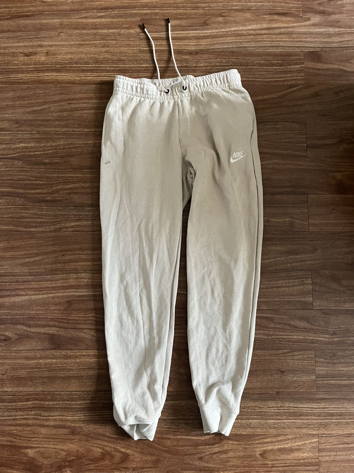 Nike Cream Nike Club Fleece Joggers/Nike Club Fleece Sweatpants Size US 30 / EU 46 - 1 Thumbnail