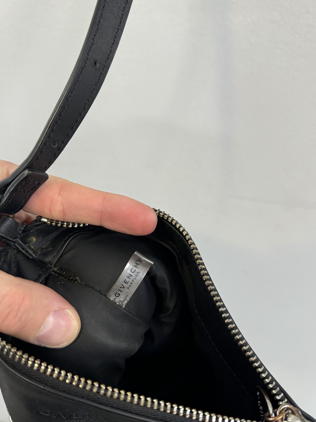 Givenchy × Vintage LUXURY GIVENCHY PARFUMS BAG Size ONE SIZE - 9 Thumbnail