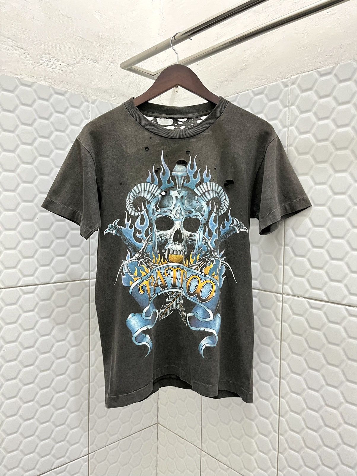 Vintage Vintage 90's Thrashed Sun Faded Skull Tatto Tee Size US M / EU 48-50 / 2 - 3 Thumbnail