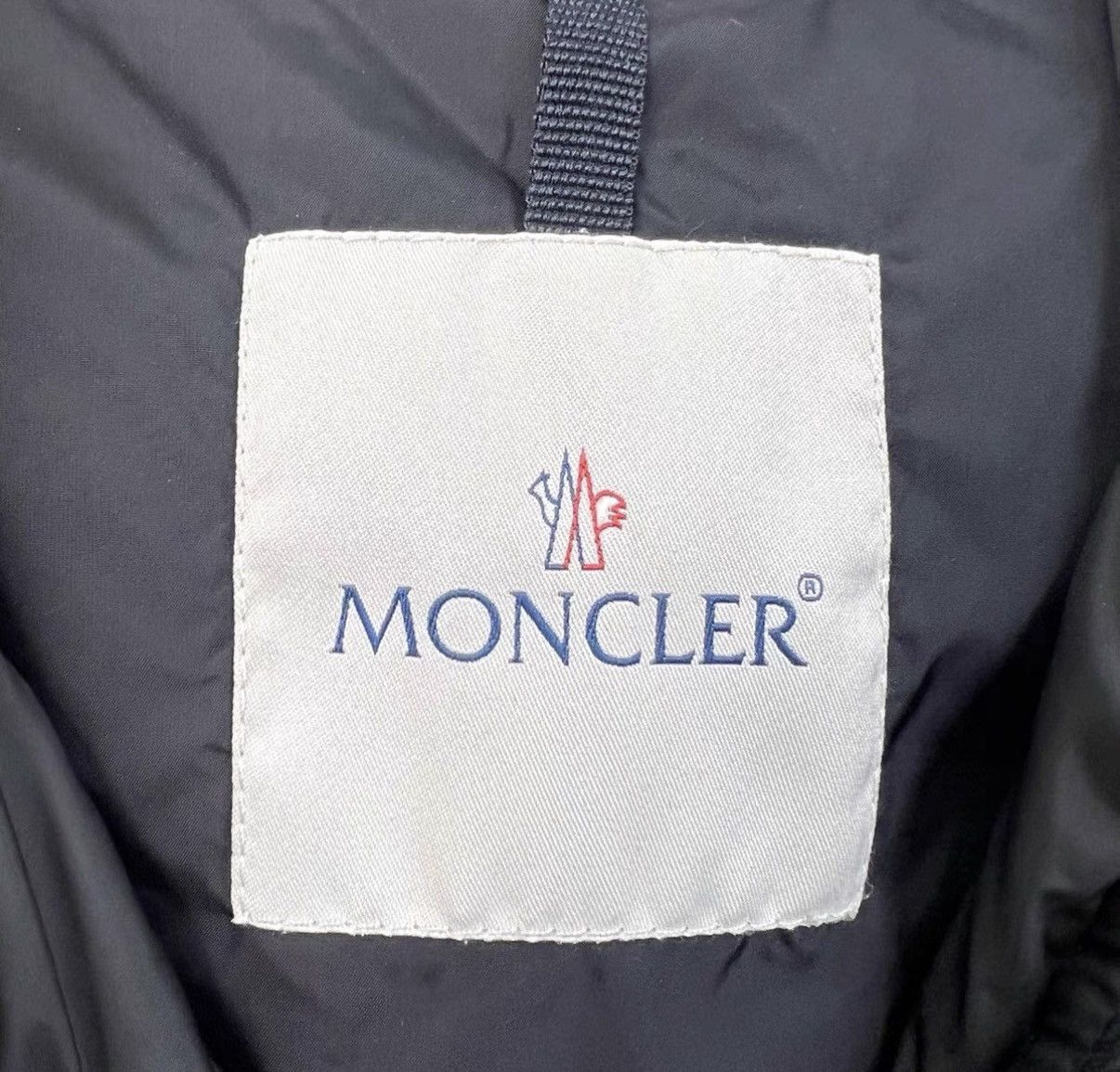 Moncler Moncler Classic Fur Collar Pocket Short Down Jacket K12 Size XS / US 0-2 / IT 36-38 - 4 Thumbnail