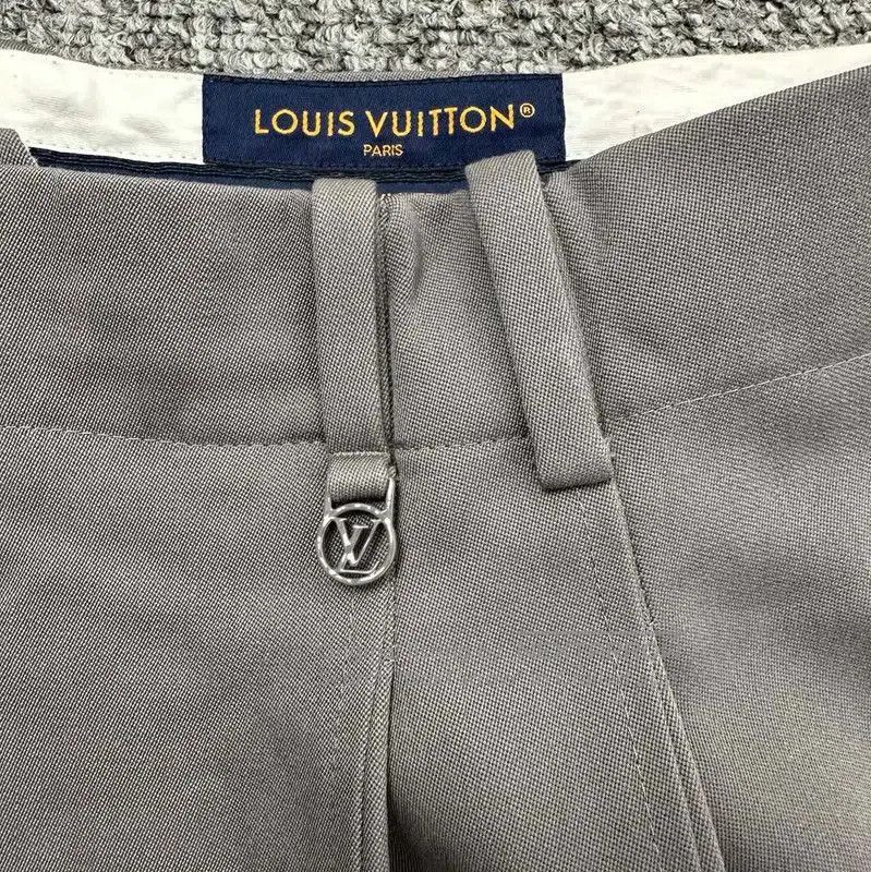 Louis Vuitton Louis Vuitton Gray Wool Casual Pants for Men . Size US 34 / EU 50 - 6 Thumbnail