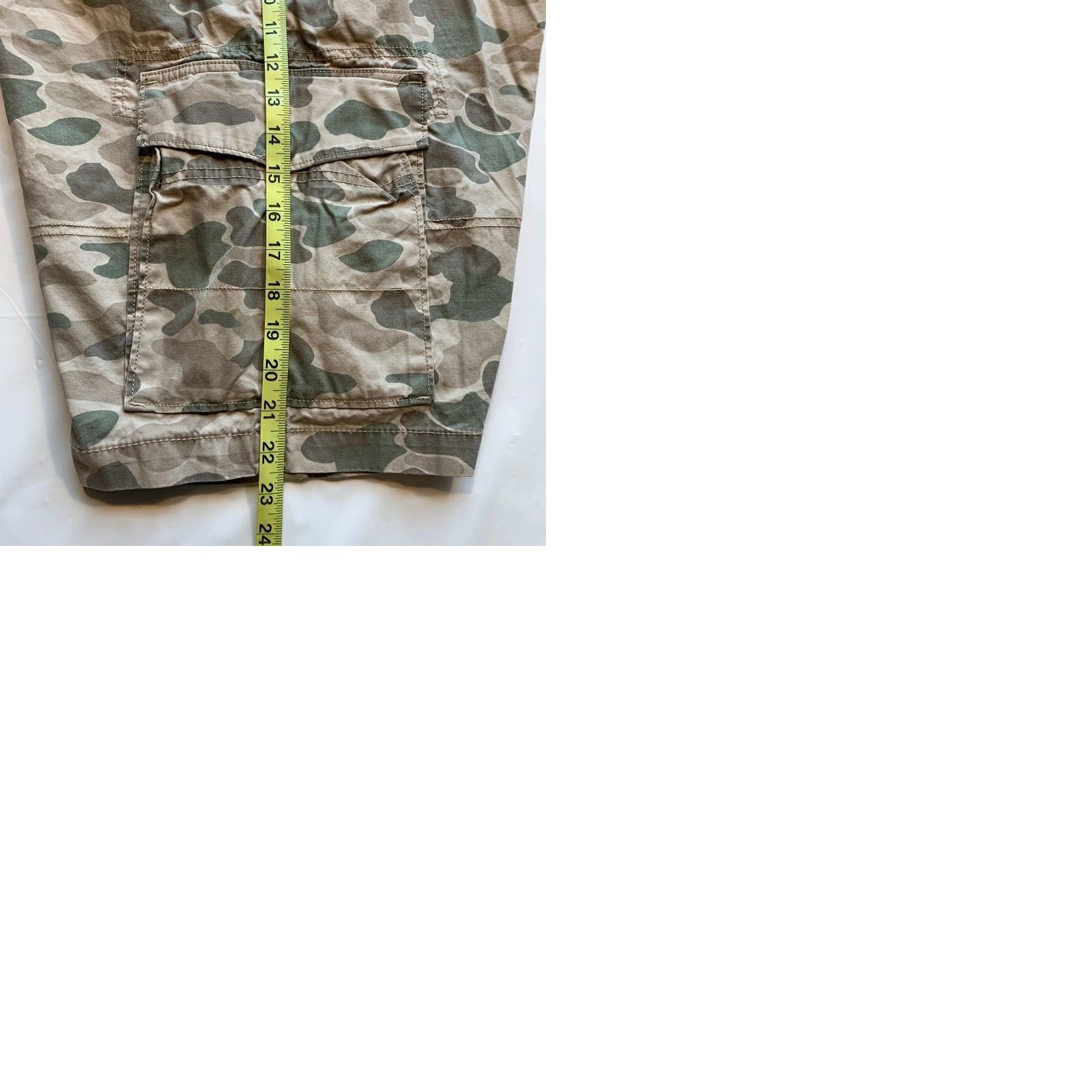 Old Navy Old Navy Desert Camo Cargo Shorts Mens 40 Relaxed Camouflage Hunting Beach NEW Size US 40 / EU 56 - 9 Thumbnail