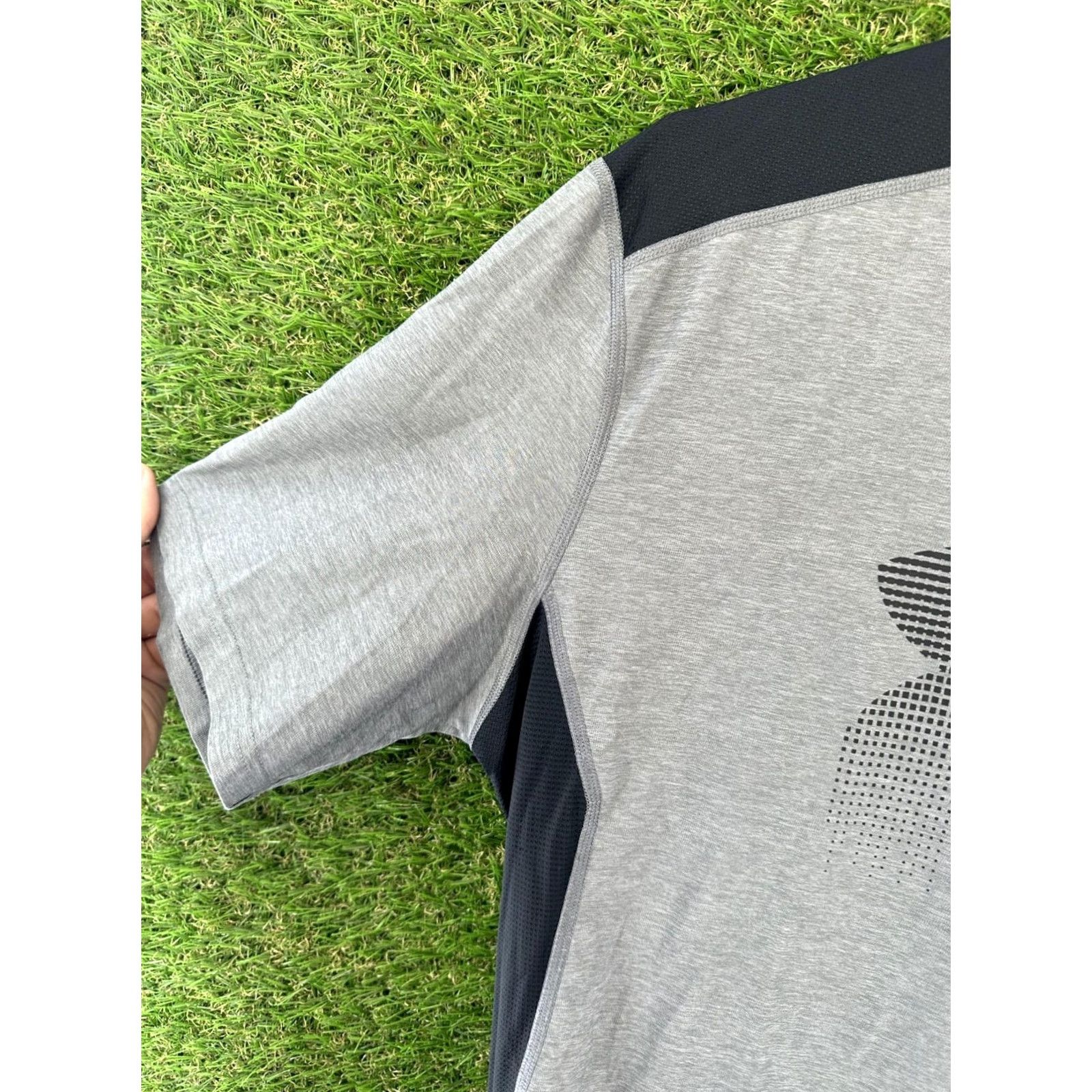 Under Armour UNDER ARMOUR Shirt Men 2017 HeatGear Jersey Short Sleeve Crew Neck Size L Gray Black Size US L / EU 52-54 / 3 - 6 Thumbnail