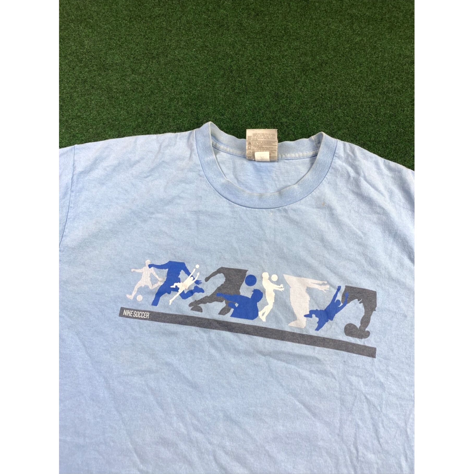 Nike Vintage Nike Soccer T-Shirt Size large fast Shipping blue Size US L / EU 52-54 / 3 - 3 Thumbnail