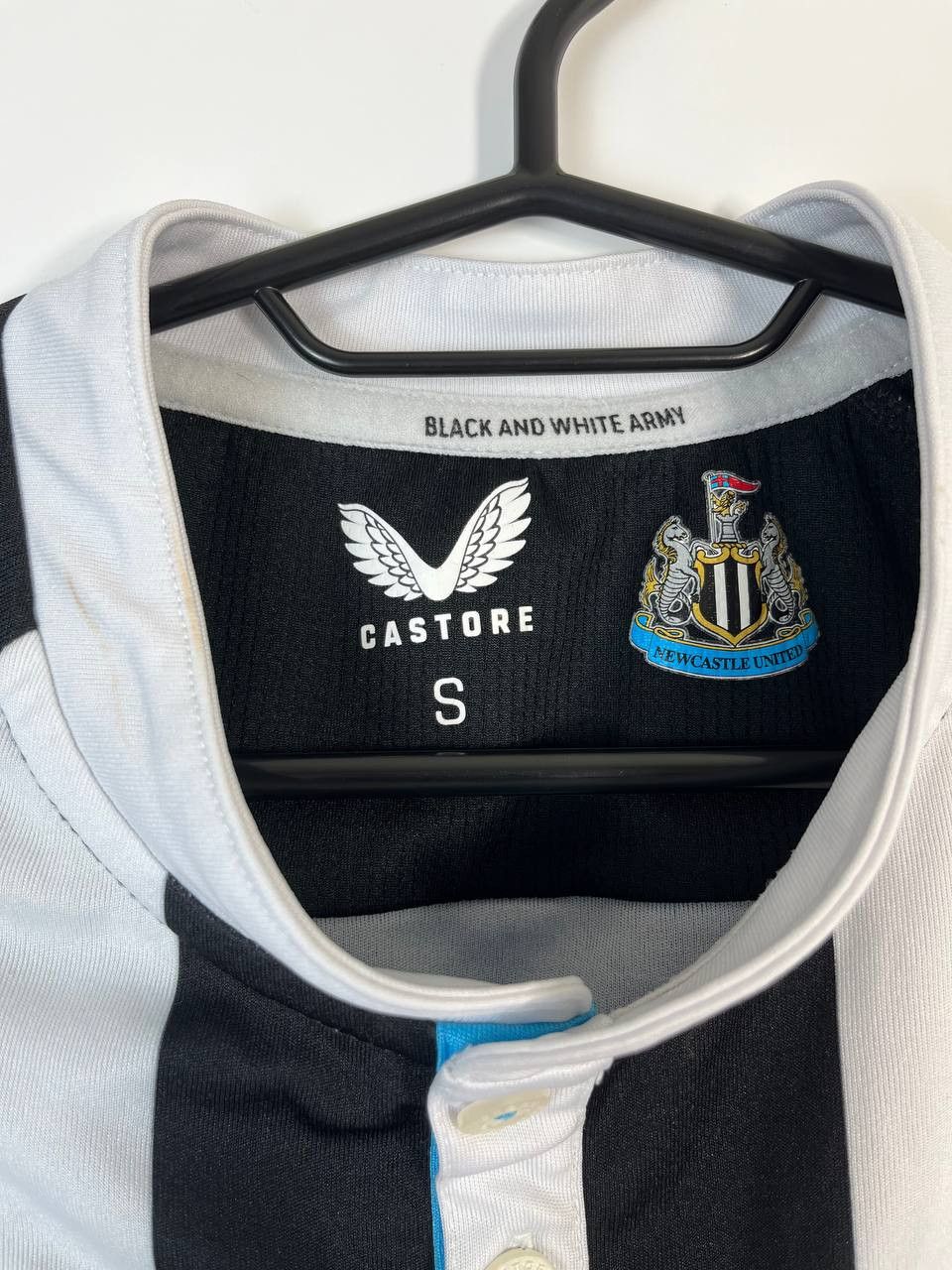 Castore NEWCASTLE UNITED 2021 2022 HOME СASTORE JERSEY SIZE S Size US S / EU 44-46 / 1 - 3 Thumbnail
