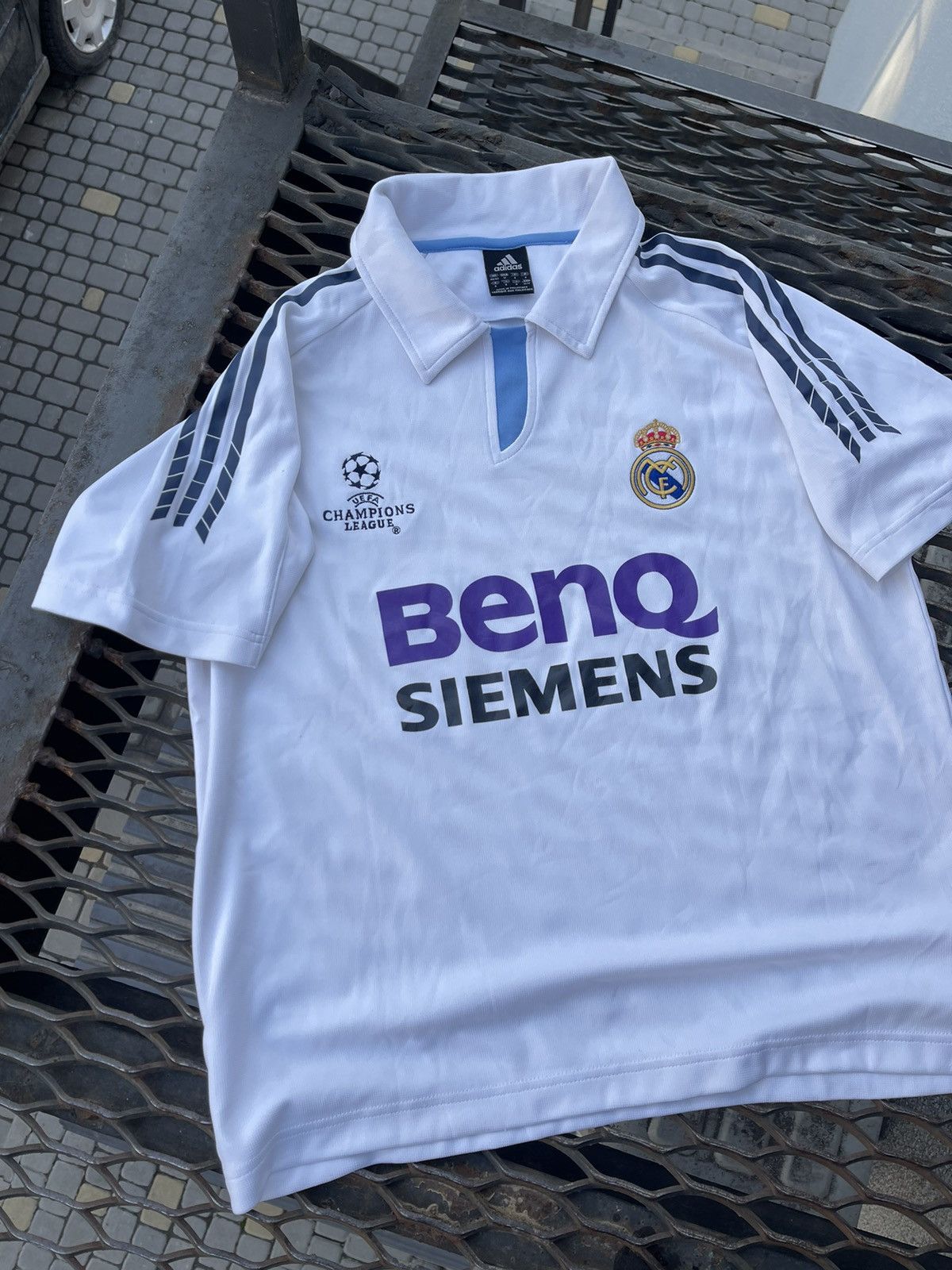 Adidas 2005 Adidas Real Madrid vintage soccer jersey galacticas Size US M / EU 48-50 / 2 - 2 Thumbnail