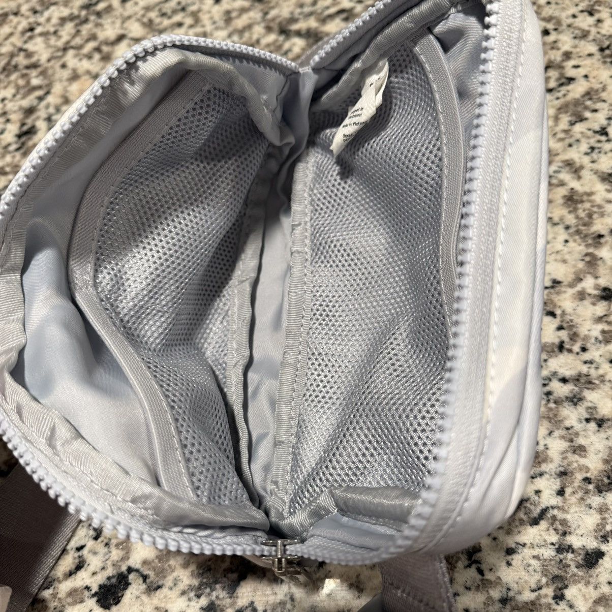 Lululemon Lululemon Belt Bag Crossbody Starlight Camo Everywhere READ Size ONE SIZE - 8 Thumbnail
