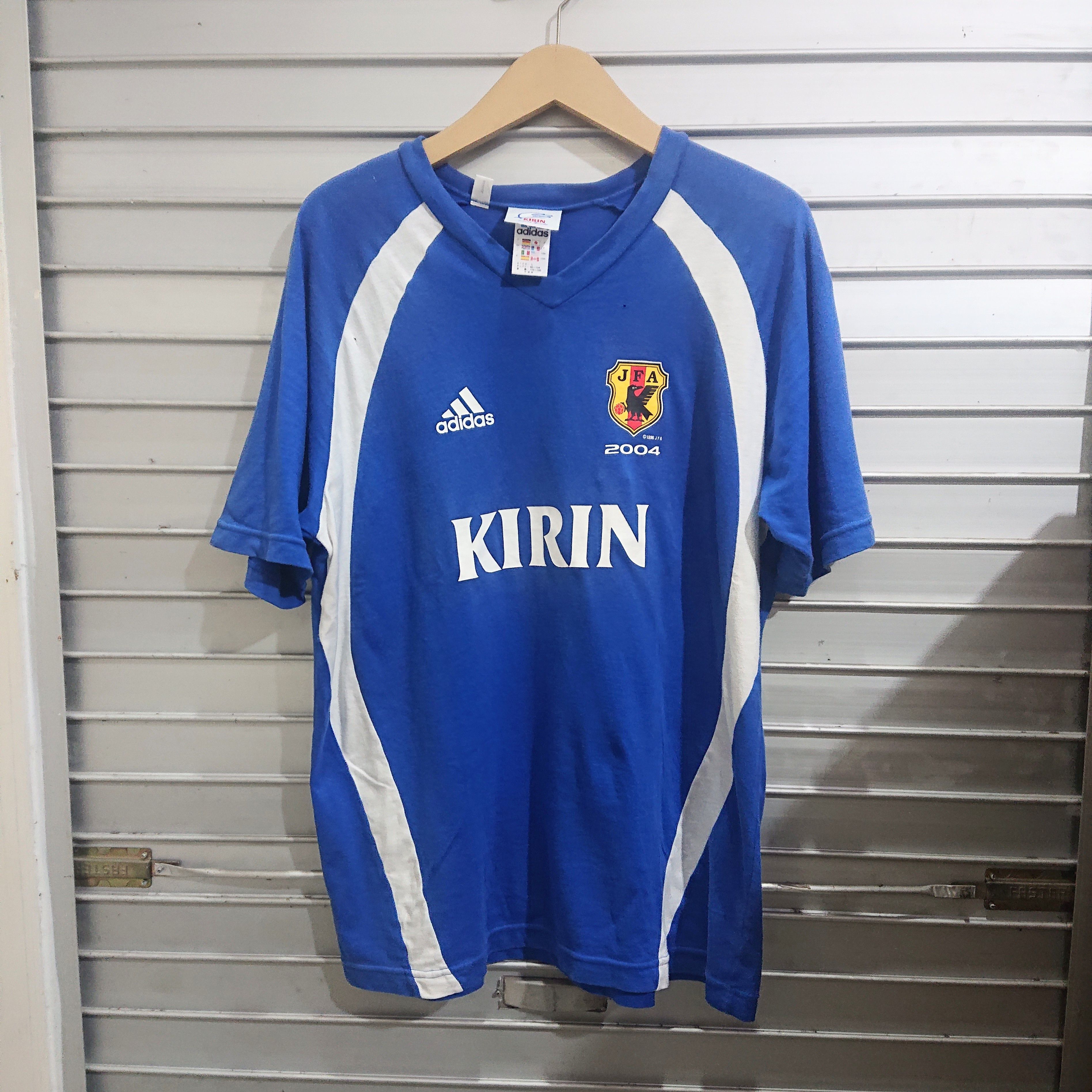 Adidas Vintage Adidas Kirin Football Japan 2004 tee Size US L / EU 52-54 / 3 - 1 Thumbnail