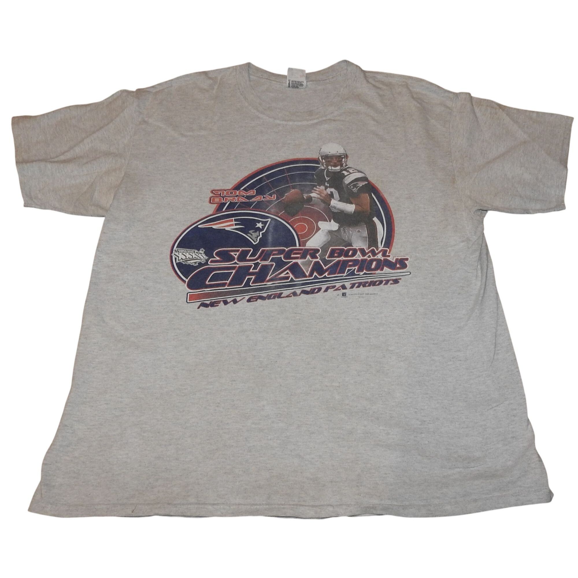 Anvil Vintage 2002 Tom Brady XXXVI Superbowl Champs T-shirt Size Size US XL / EU 56 / 4 - 1 Thumbnail