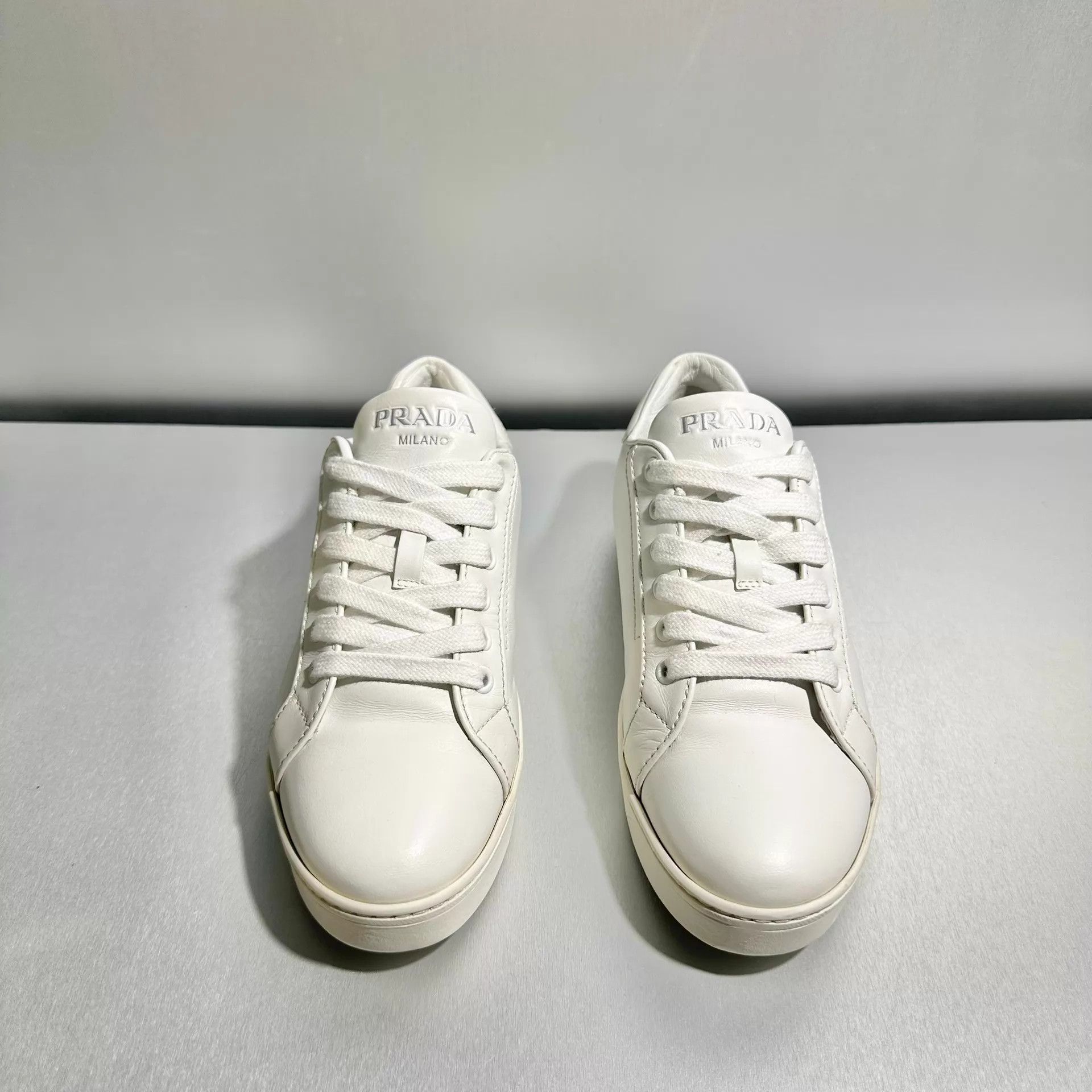 Prada Prada women's white sneakers 36 worn once X7425 Size US 5.5 / IT 35.5 - 2 Thumbnail