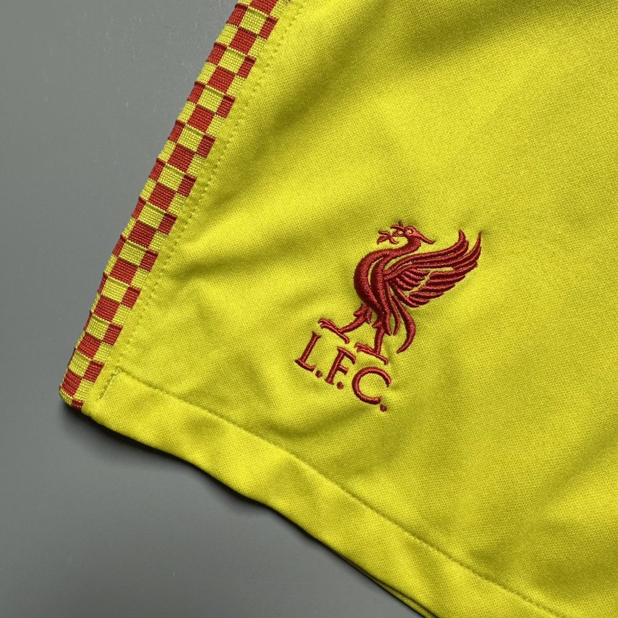 Nike LIVERPOOL NIKE 2021/2022 FOOTBALL AWAY SHORTS #9 FIRMINO Size US 33 - 2 Thumbnail