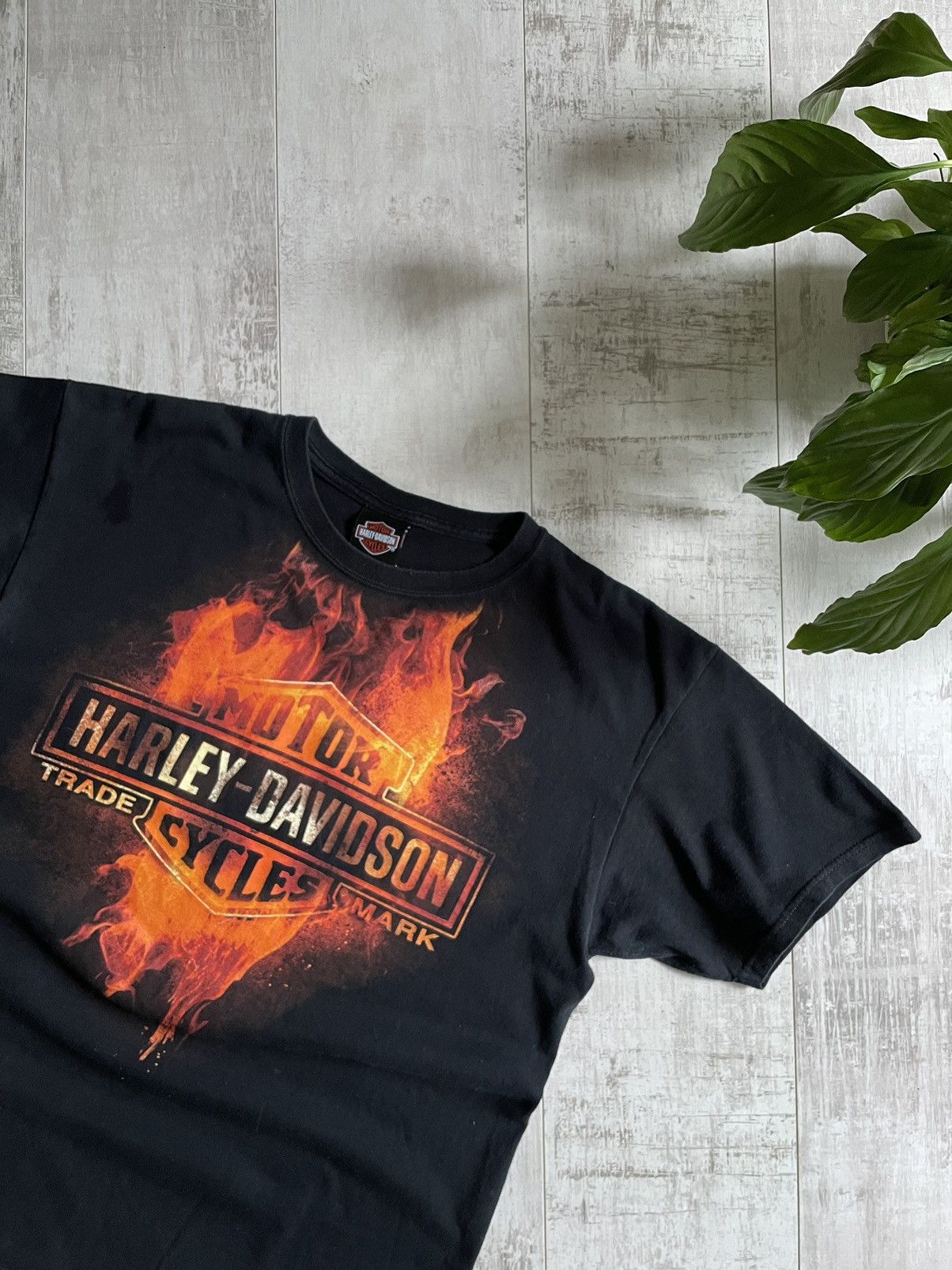 Harley Davidson × Vintage Vintage Harley Davidson Fire Logo T-Shirt England Motorcycle Size US L / EU 52-54 / 3 - 5 Thumbnail