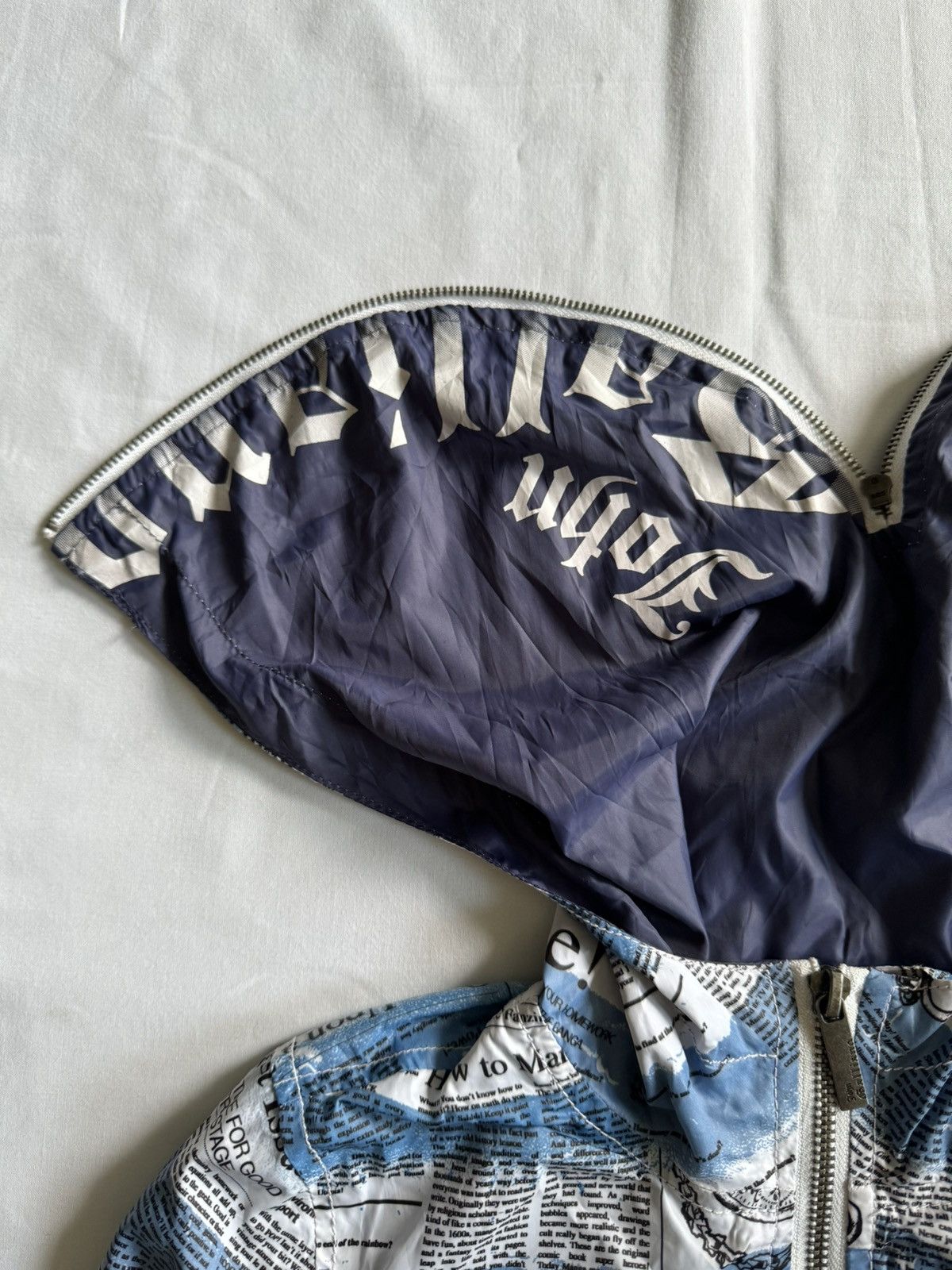 John Galliano John Galliano Iconic Newspaper Print Hooded Jacket Size US XXS / EU 40 - 10 Thumbnail