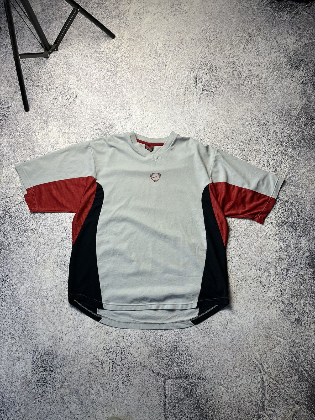 Nike Mens Vintage Nike T-Shirt centre swoosh Rare Size US XL / EU 56 / 4 - 1 Thumbnail