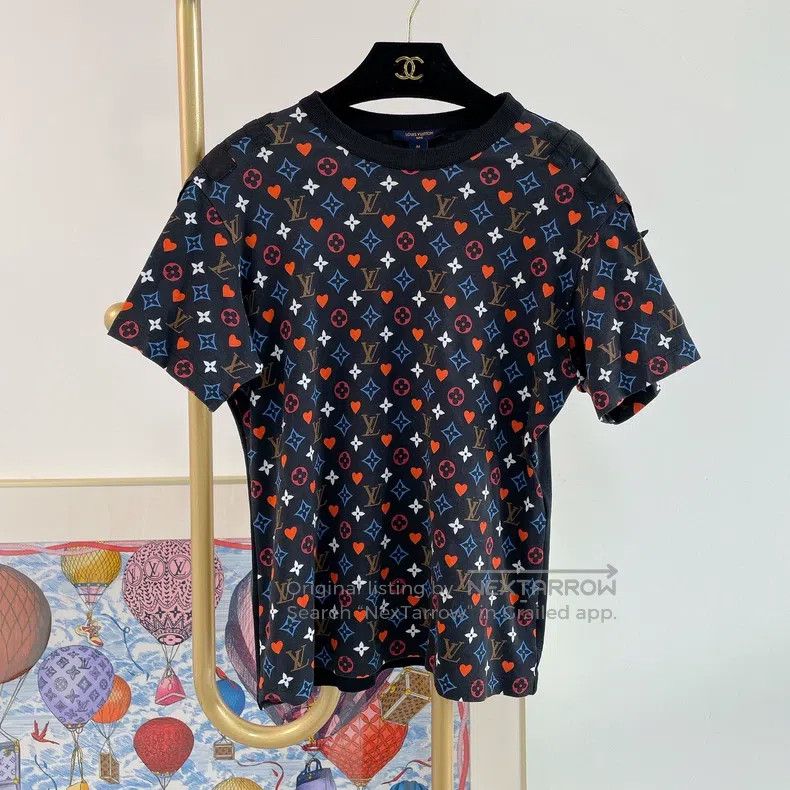 Louis Vuitton Louis Vuitton Full logo T-shirt Size M / US 6-8 / IT 42-44 - 1 Thumbnail