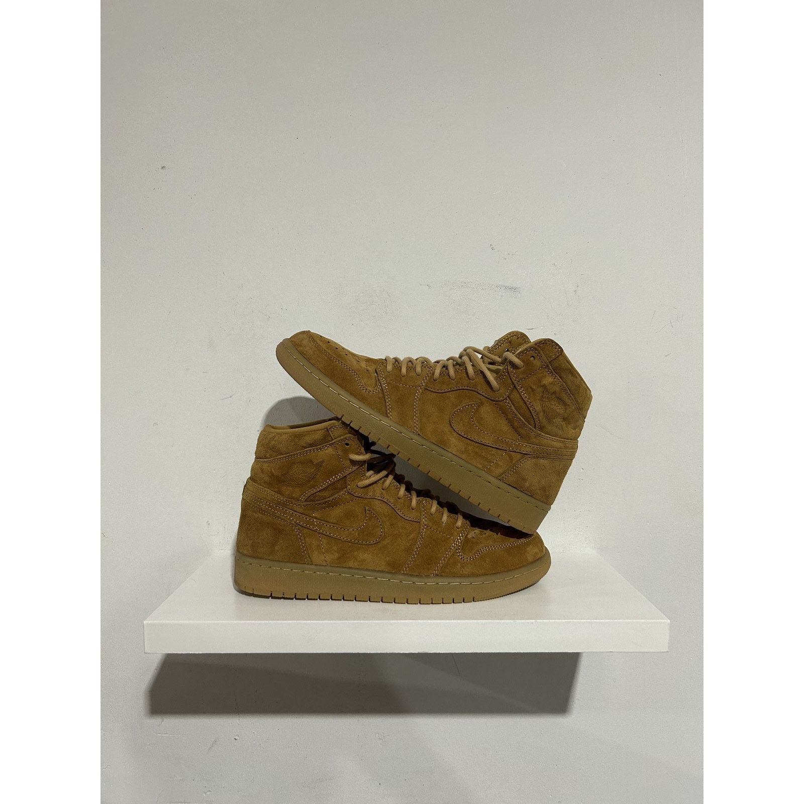 Jordan Brand JORDAN 1 WHEAT SIZE 8.5 PREOWNED Size US 8.5 / EU 41-42 - 1 Thumbnail